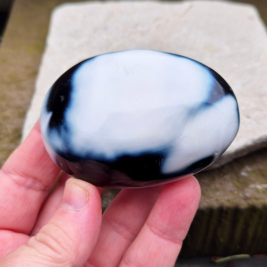 Orca Agate crystal pebble, originally from Madagascar, are also known as Grey Agate. This unique stone is named after the Orca whale due to its distinctive black and white markings.