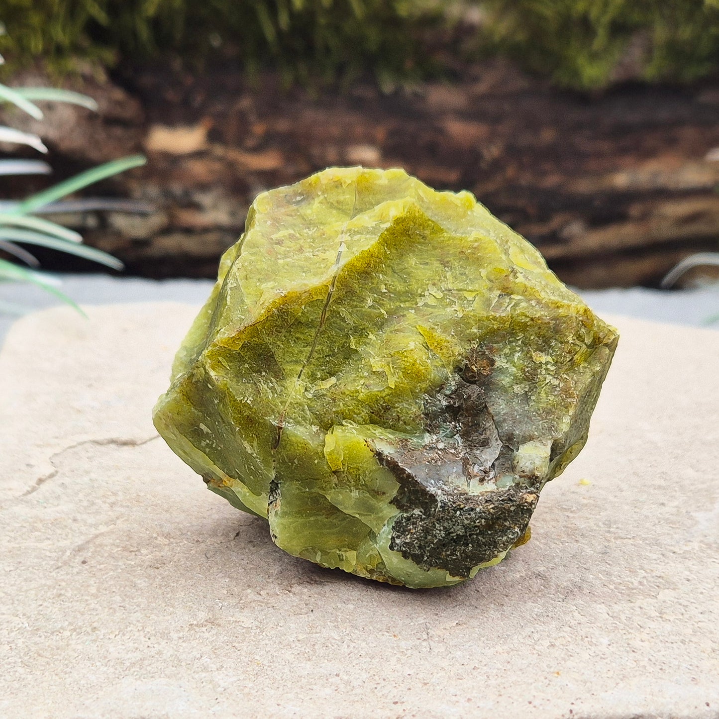 Green opal crystal pieces soothe the mind, clear negativity & inspire fresh starts. Ideal for healing, harmony & heart work.