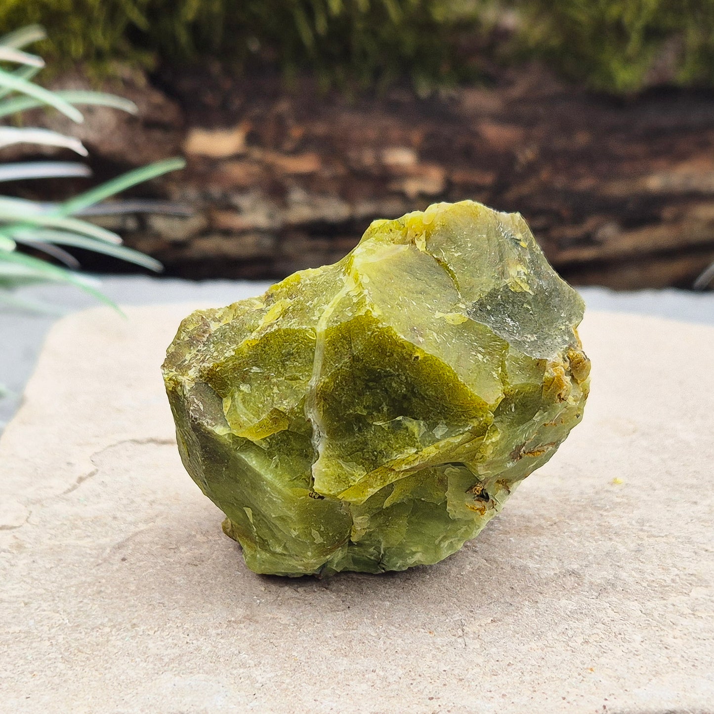 Green opal crystal pieces soothe the mind, clear negativity & inspire fresh starts. Ideal for healing, harmony & heart work.