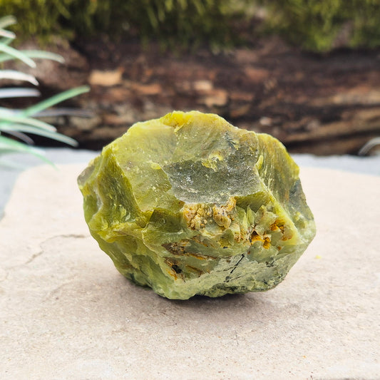 Green opal crystal pieces soothe the mind, clear negativity & inspire fresh starts. Ideal for healing, harmony & heart work.
