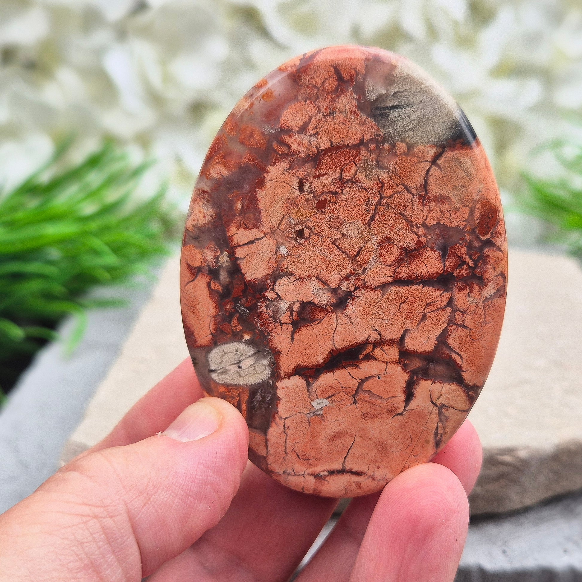 Poppy Jasper palm stone from USA. Boosts vitality, passion, insight and determination. Grounds and balances your energy when you need a lift.