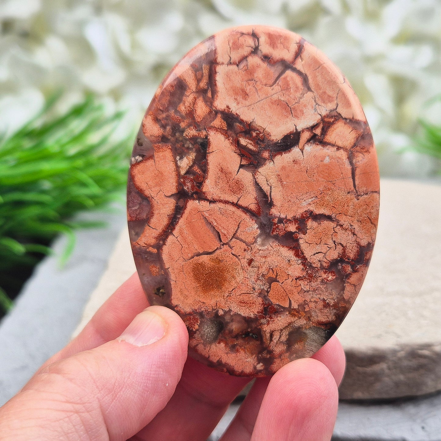Poppy Jasper palm stone from USA. Boosts vitality, passion, insight and determination. Grounds and balances your energy when you need a lift.