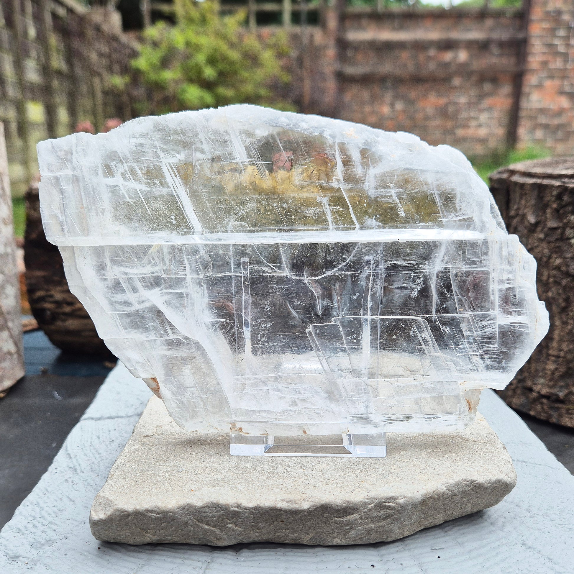 This striking Selenite Window — also known as Utah Ice — comes directly from the Glitter Mountain site near the Utah-Arizona border. It’s a true collector’s piece, naturally smooth with a glossy, high-lustre finish and exceptional internal clarity. 