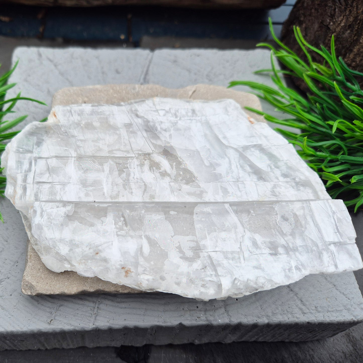 This striking Selenite Window — also known as Utah Ice — comes directly from the Glitter Mountain site near the Utah-Arizona border. It’s a true collector’s piece, naturally smooth with a glossy, high-lustre finish and exceptional internal clarity. 