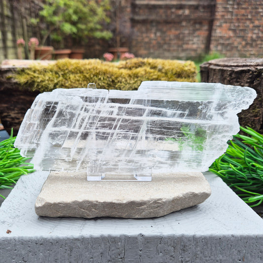 Natural Utah Ice Selenite for cleansing energy, mental clarity, and peaceful spaces. A gentle, high-vibration stone for calm and inner light.