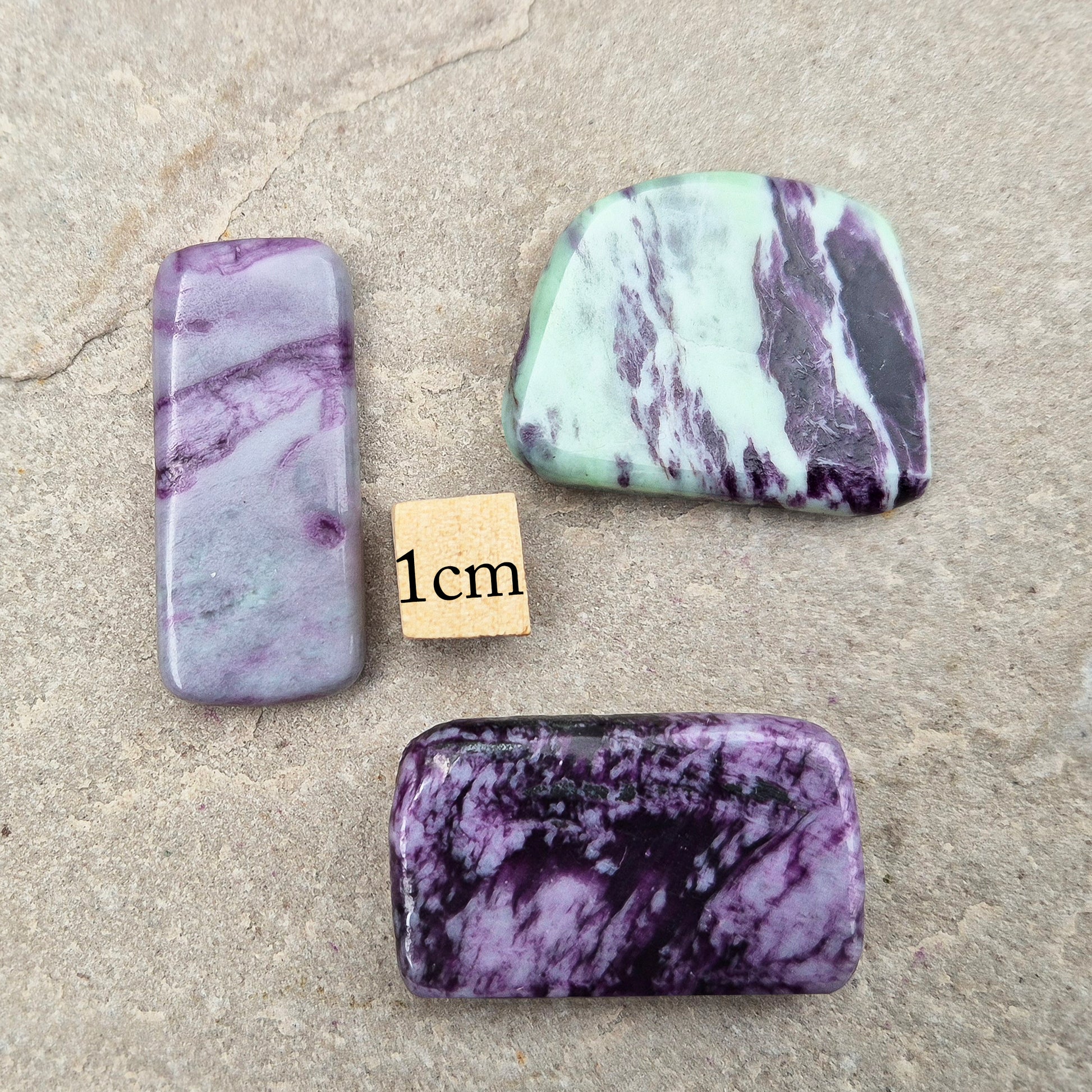These rare Kammererite crystal slices are polished to highlight their purple colouring, often accented with natural green inclusions of Chromite, Chlorite, or Serpentine.&nbsp;

Sometimes known as Purple Seraphinite, Kammererite is deeply connected to the higher chakras, helping you open up to spiritual guidance, insight, and emotional release.