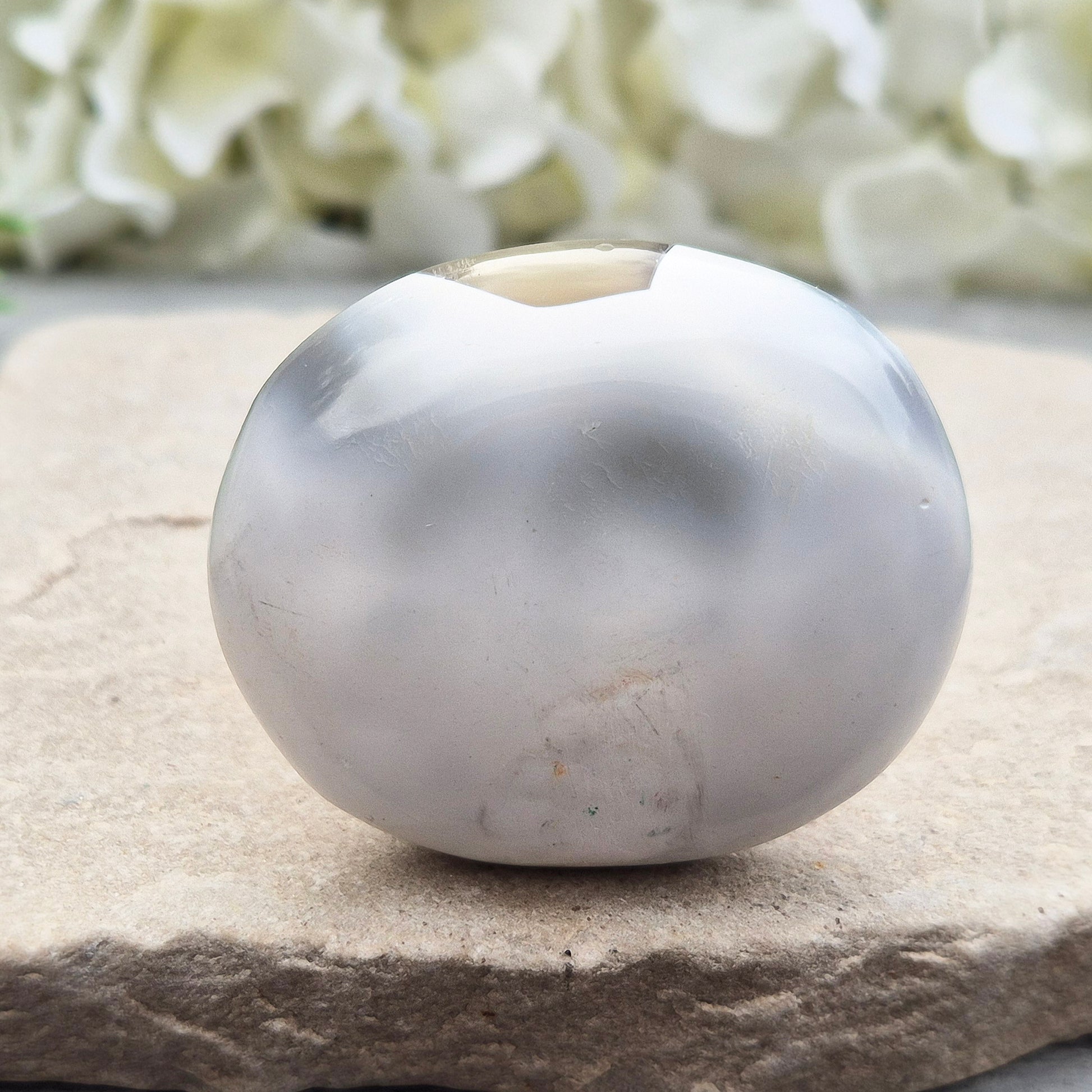 Orca Agate Crystal Pebble. This beautiful Orca Agate crystal, also known as Grey Agate, comes from Madagascar and is named after the Orca whale. It has striking brown/grey and white patterning and colouring. 