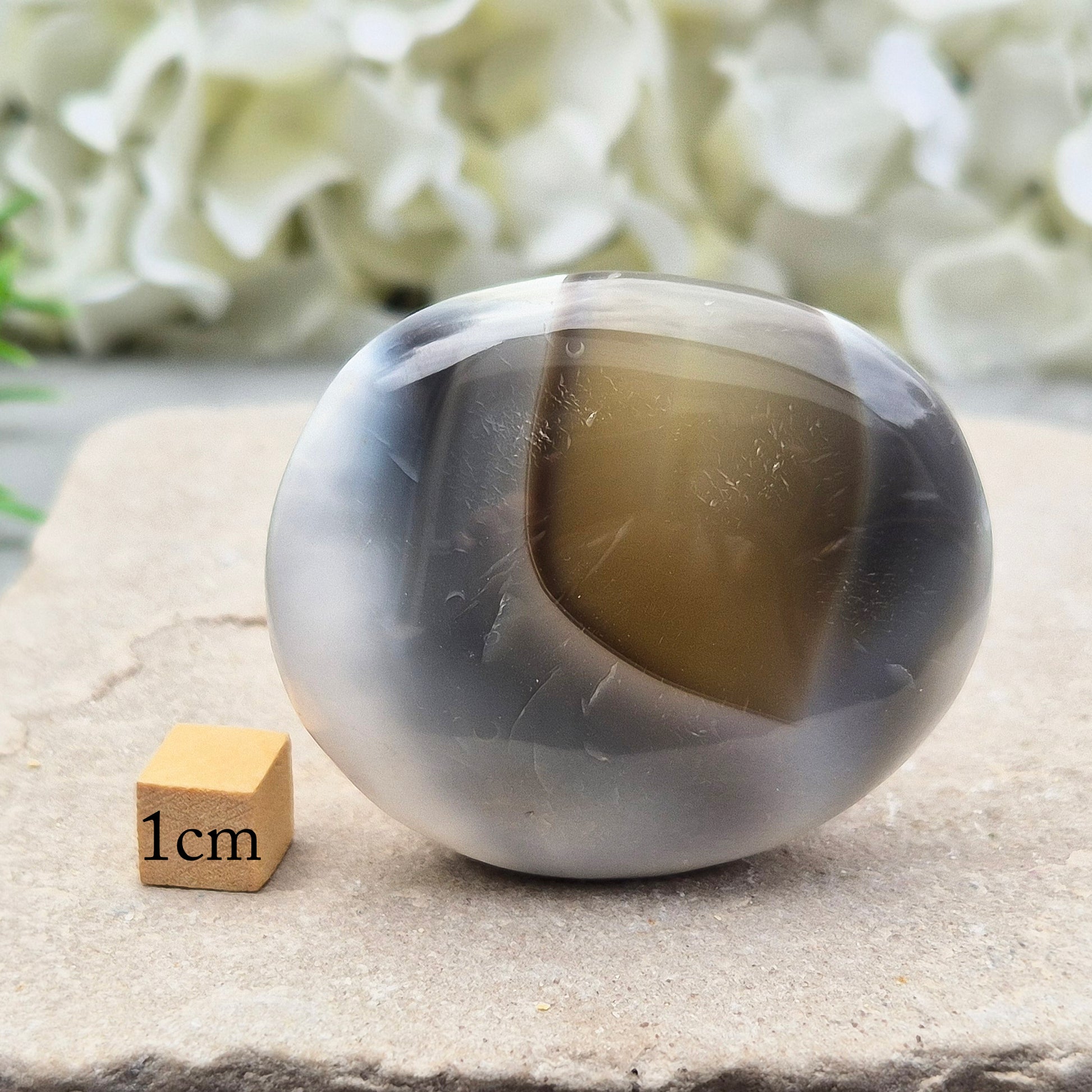 Orca Agate Crystal Pebble. This beautiful Orca Agate crystal, also known as Grey Agate, comes from Madagascar and is named after the Orca whale. It has striking brown/grey and white patterning and colouring. 