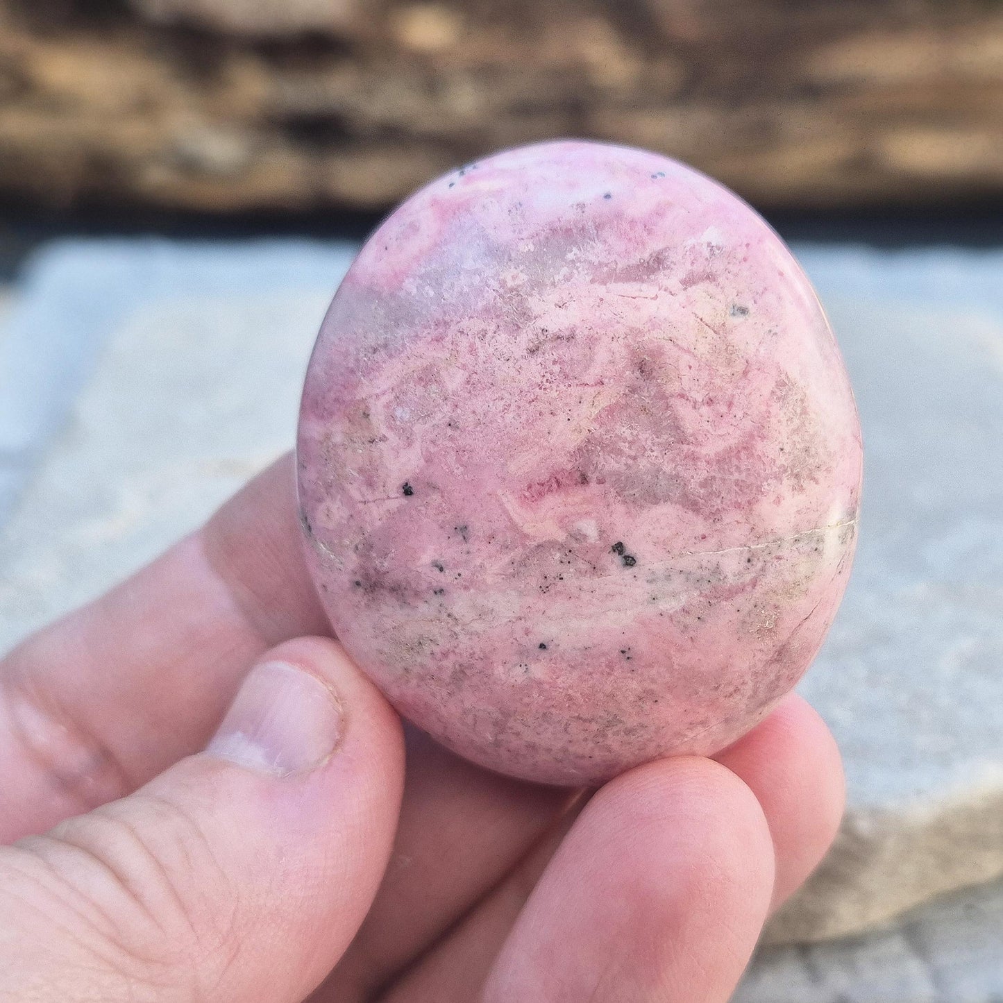Rhodonite palm stone with bubblegum pink tones. Supports emotional healing, self-love, and balance. Ideal for meditation, energy work, or daily calm
