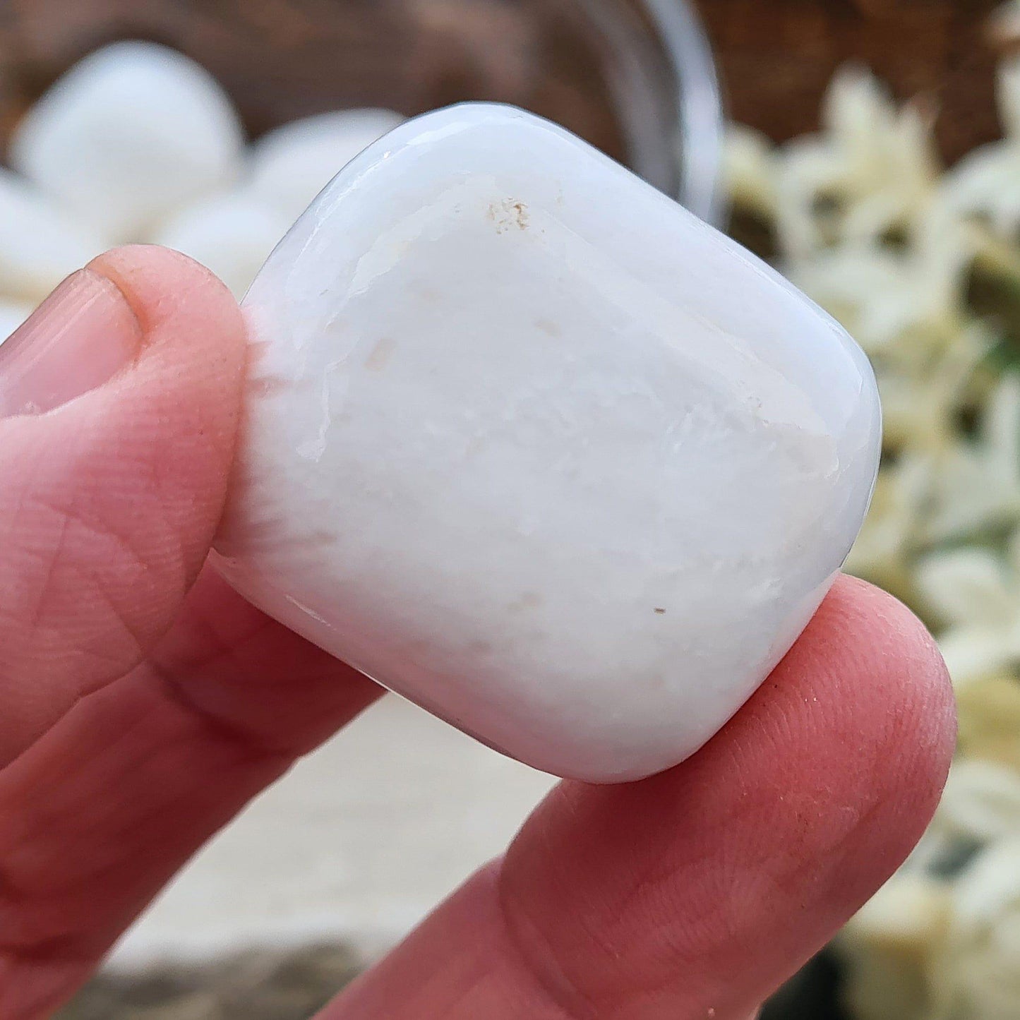 Scolecite is a calming crystal valued for its serene energy, supporting relaxation, inner peace, meditation, and deeper spiritual connections. 