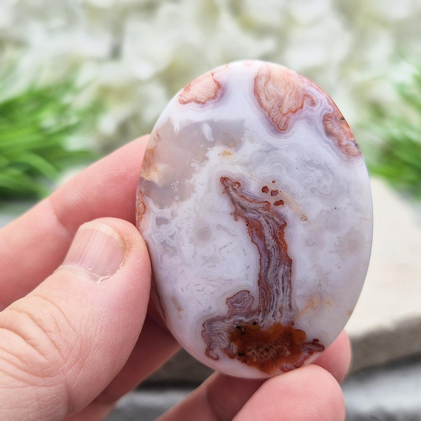 Smooth Moroccan Agate palm stone – encourages emotional balance, steadiness, and gentle confidence in everyday life. 