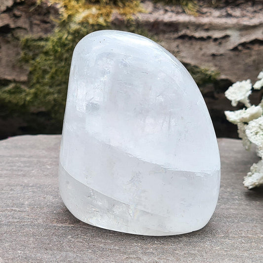 Elegant White Calcite freeform from Mexico with soft pearlescent lustre. Brings balance, motivation, and calm. Perfect for décor or meditation. 