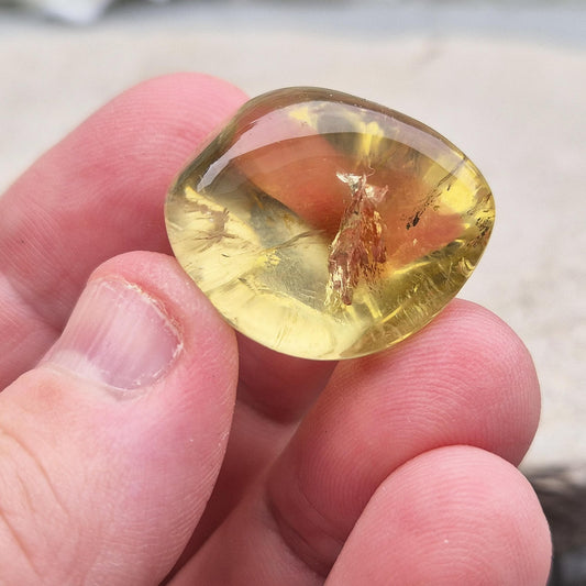 Ouro Verde Quartz Tumblestone: Olive Green Crystal, Strength & Protection