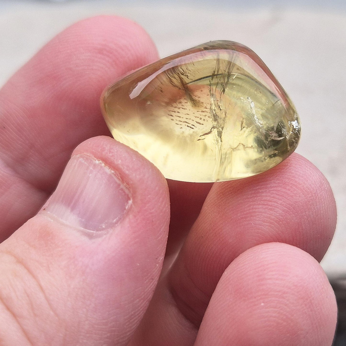 Ouro Verde Quartz Tumblestone: Olive Green Crystal, Strength & Protection