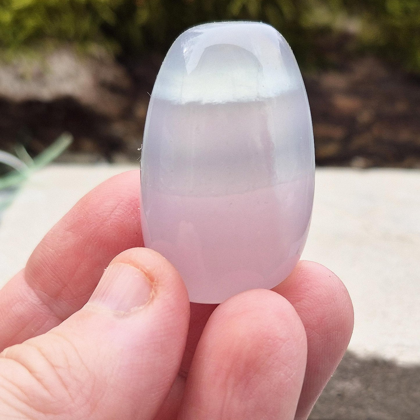 Soothing Lilac Fluorite – A crystal known for promoting calmness, focus, and balance. Ideal for crystal grids, decor, or meditation.