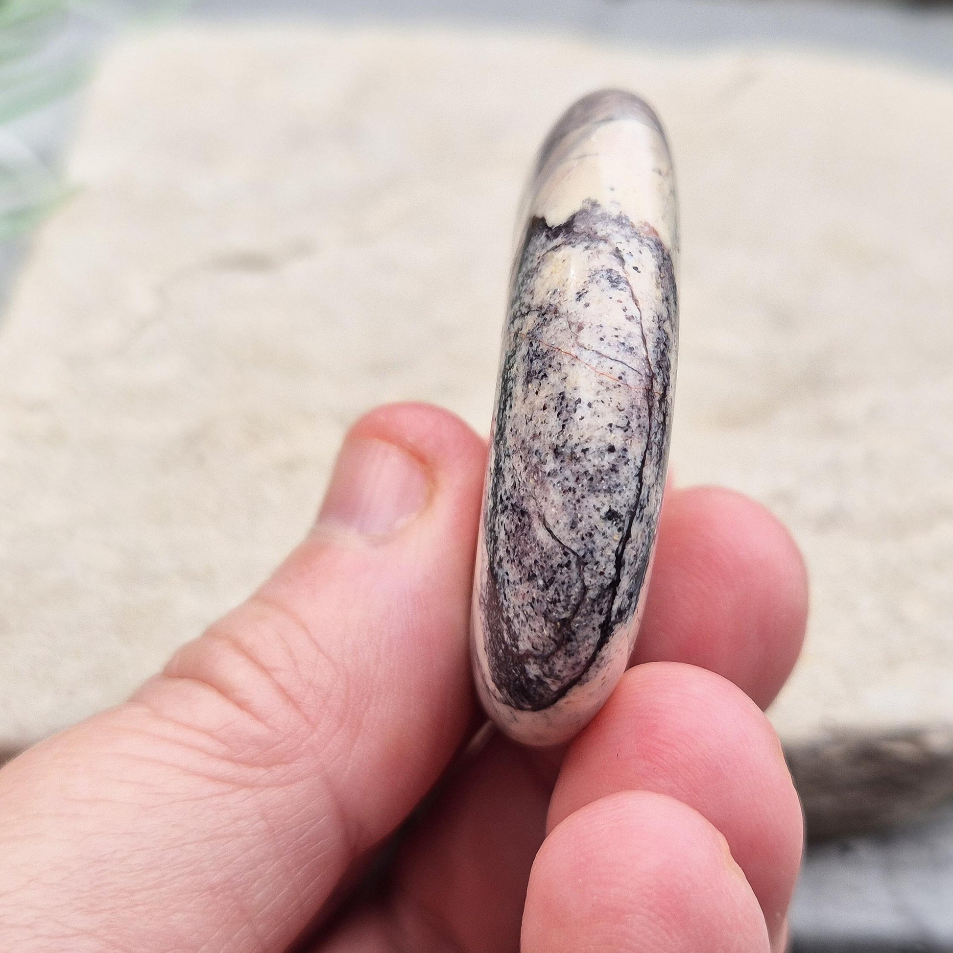 Porcelain Jasper Palm Stone – Promotes calm, balance & inner strength. Perfect for reflection, relaxation & crystal collections. 