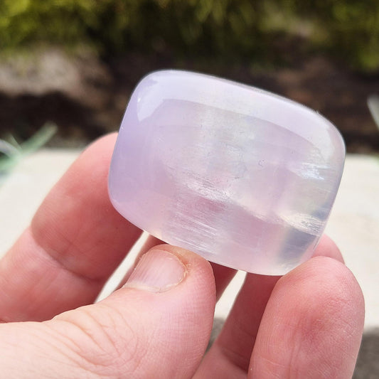 Lilac Fluorite – Known for its soothing energy and clarity-enhancing qualities. Ideal for focus, balance, and creating a serene space.