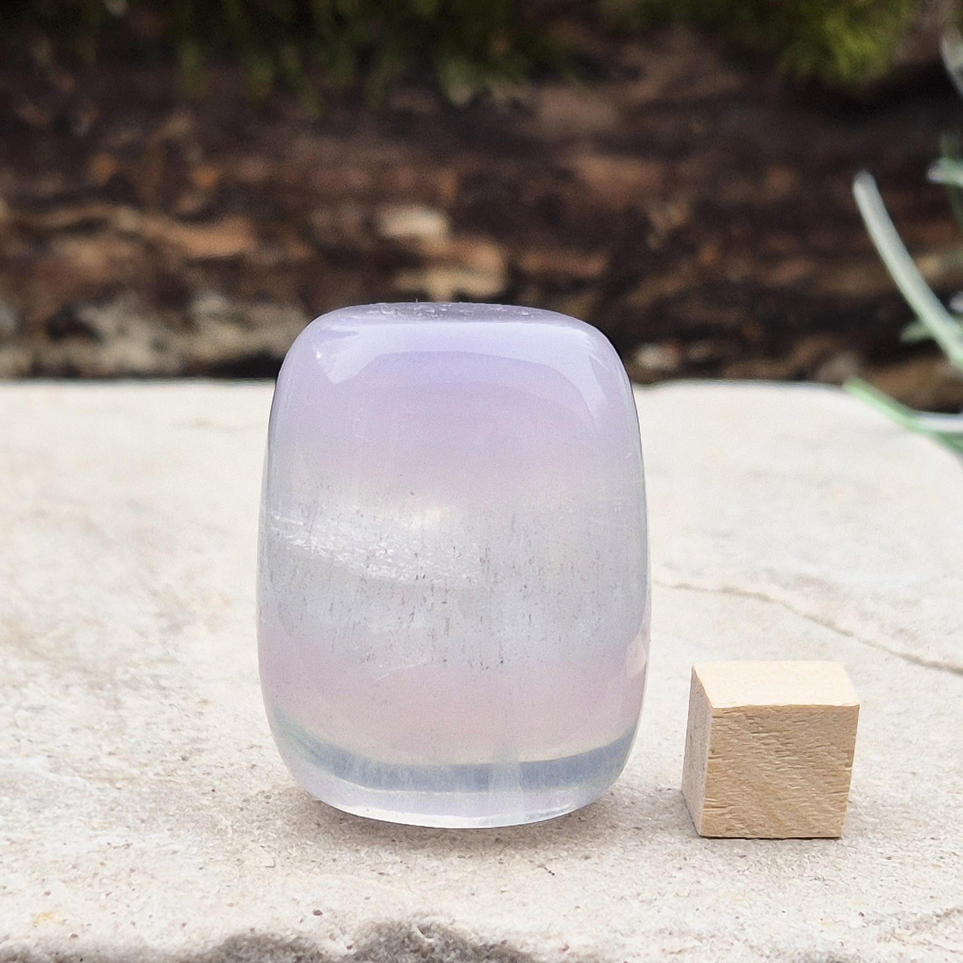 Lilac Fluorite – Known for its soothing energy and clarity-enhancing qualities. Ideal for focus, balance, and creating a serene space.