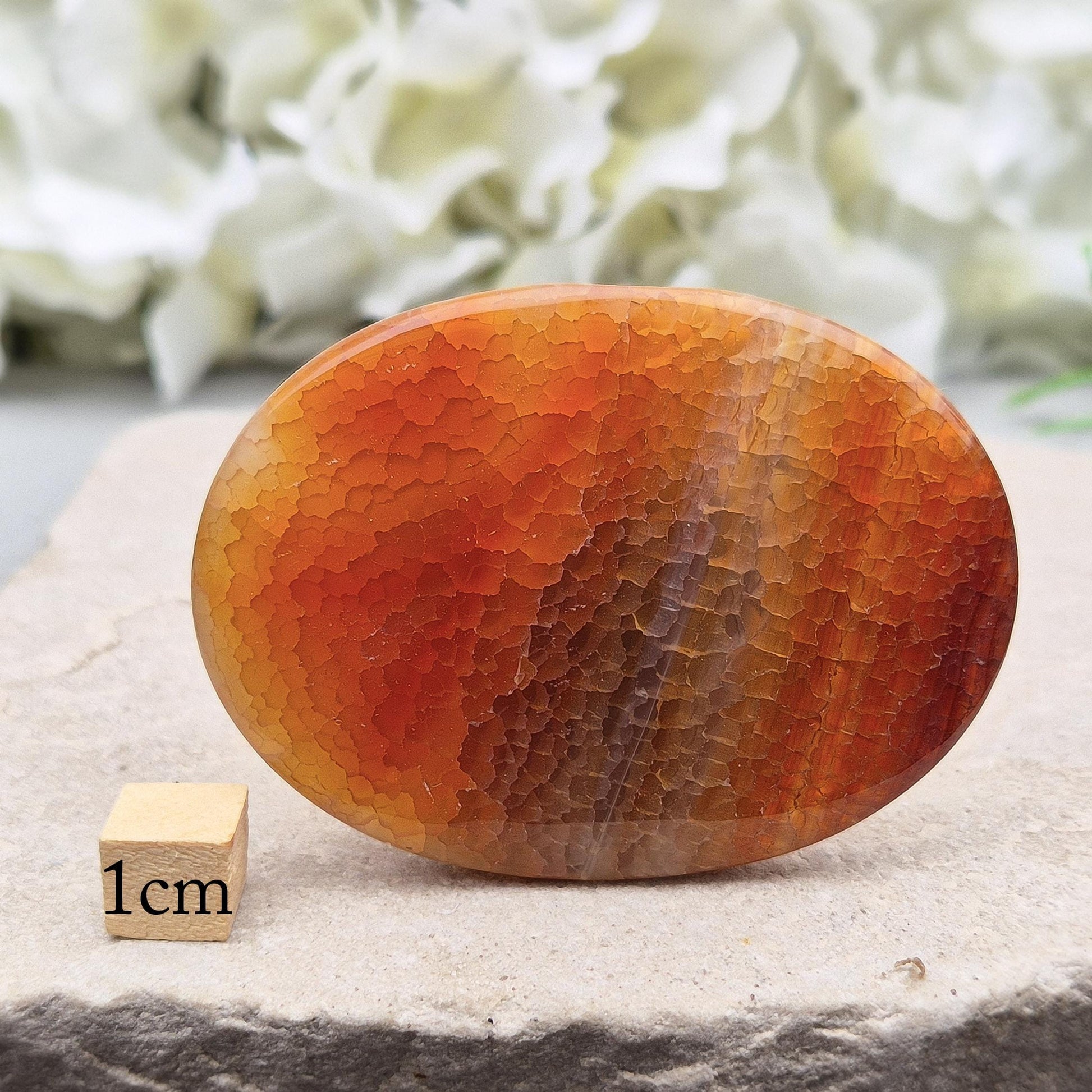 Fire Agate palmstone from Mexico – grounding and protective energy. A calming crystal that boosts vitality, confidence, and inner strength. 