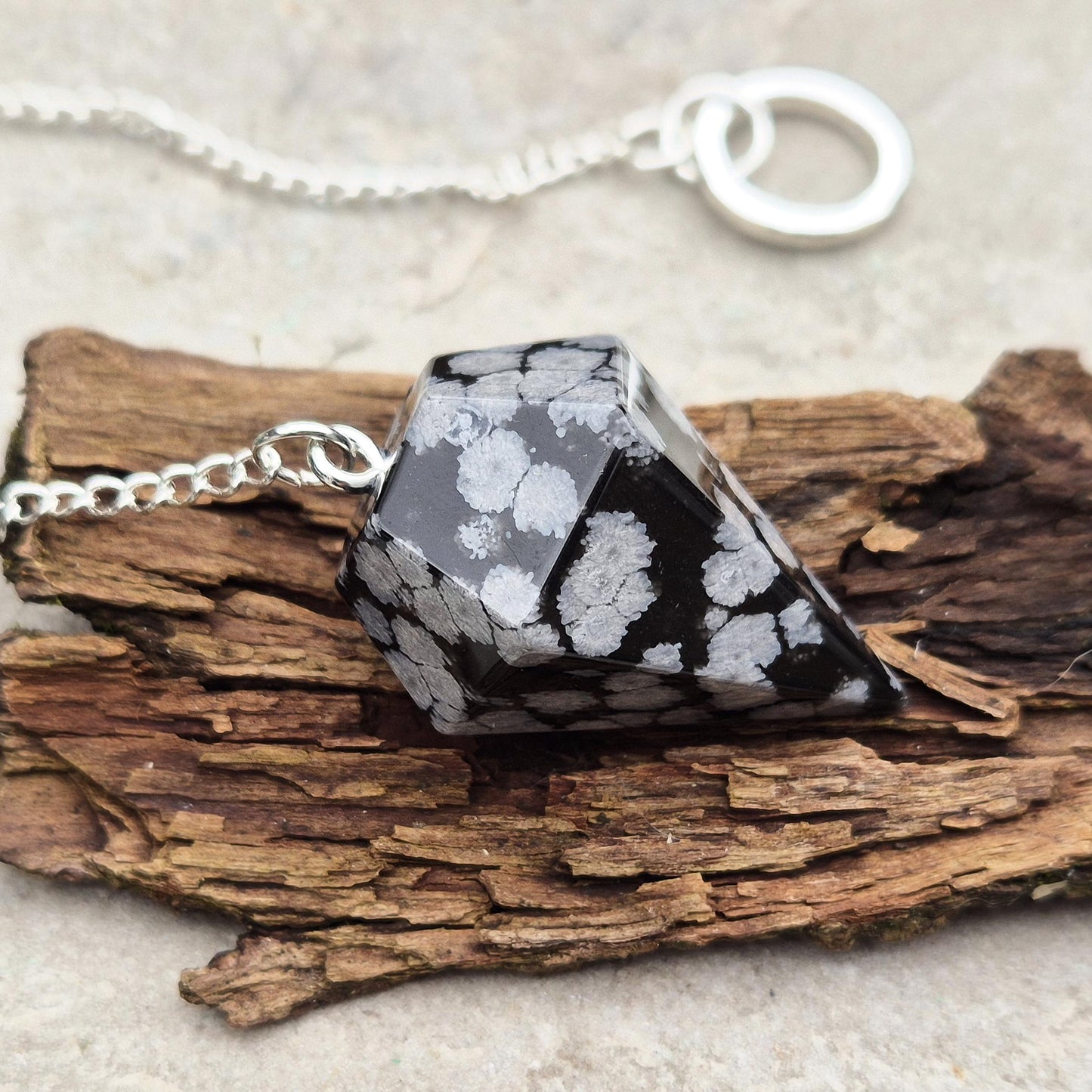 snowflake Obsidian Pendulum – Promotes balance, clears negativity, and supports inner reflection. Ideal for divination and grounding energy work.