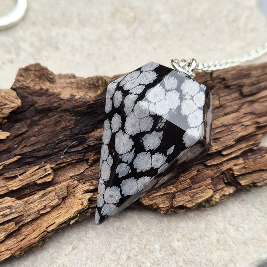 snowflake Obsidian Pendulum – Promotes balance, clears negativity, and supports inner reflection. Ideal for divination and grounding energy work.