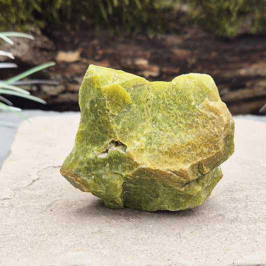 Green opal crystal pieces soothe the mind, clear negativity & inspire fresh starts. Ideal for healing, harmony & heart work.