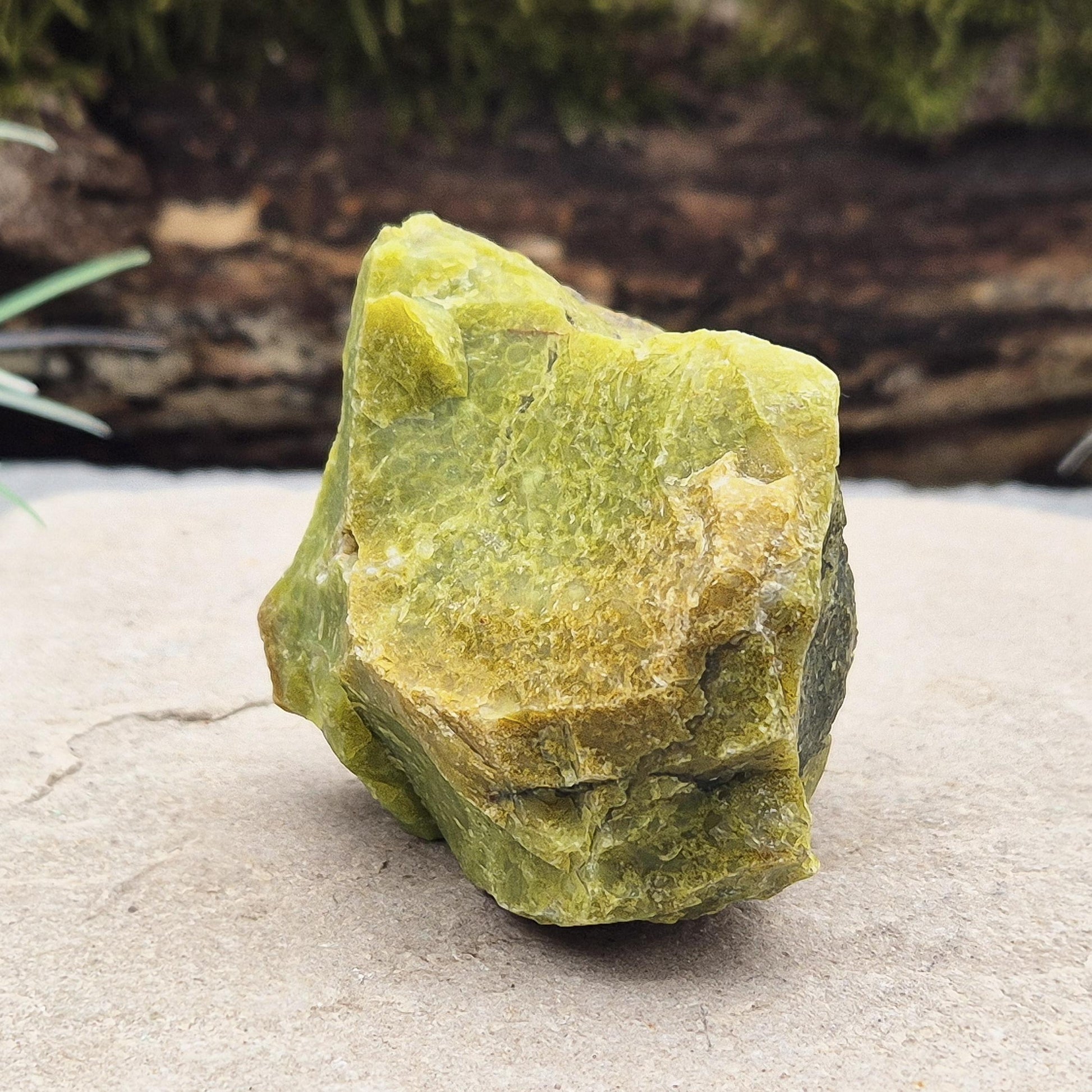 Green opal crystal pieces soothe the mind, clear negativity & inspire fresh starts. Ideal for healing, harmony & heart work.