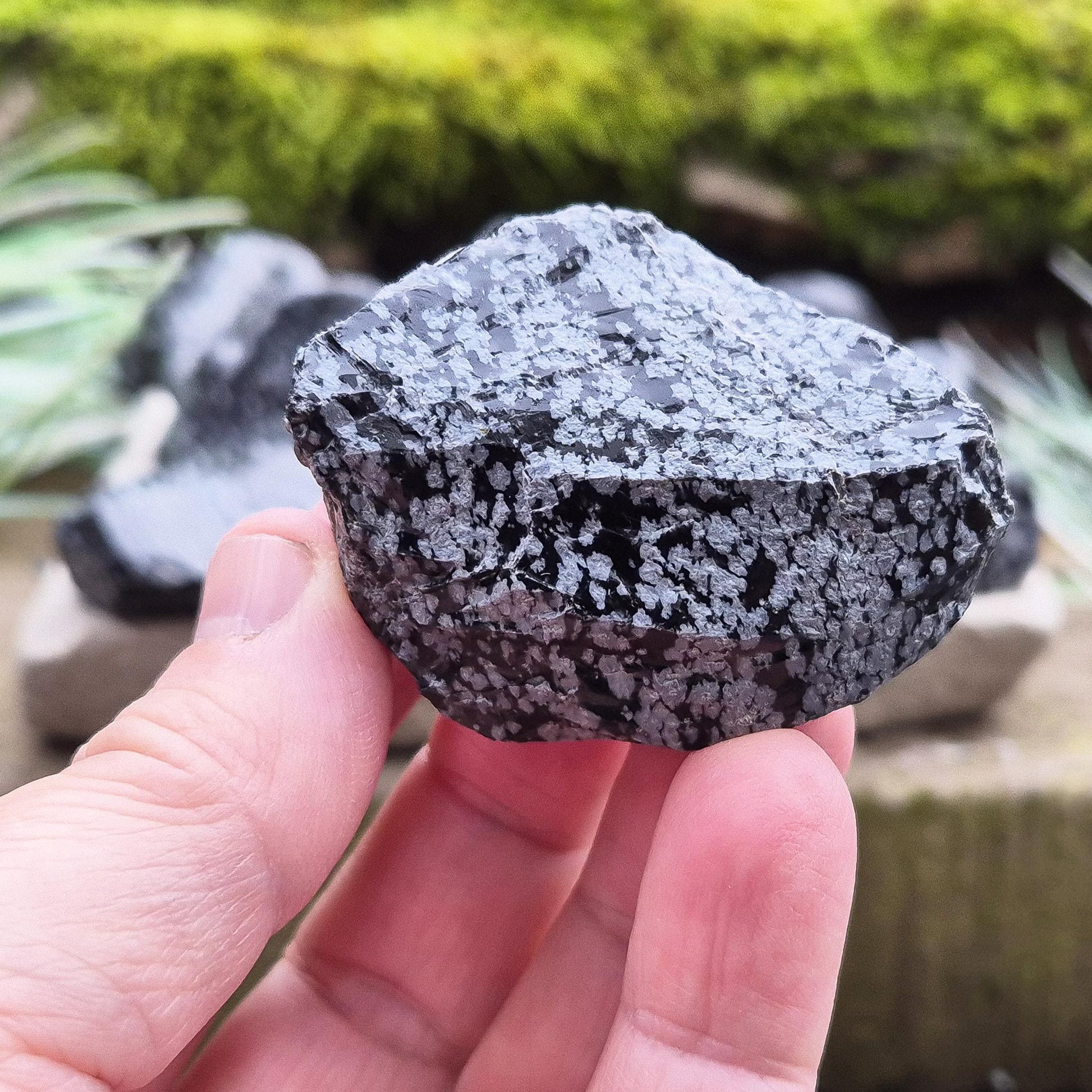 Raw Snowflake Obsidian stone, ideal for clearing mental clutter. A must-have for crystal lovers, healers and collectors.