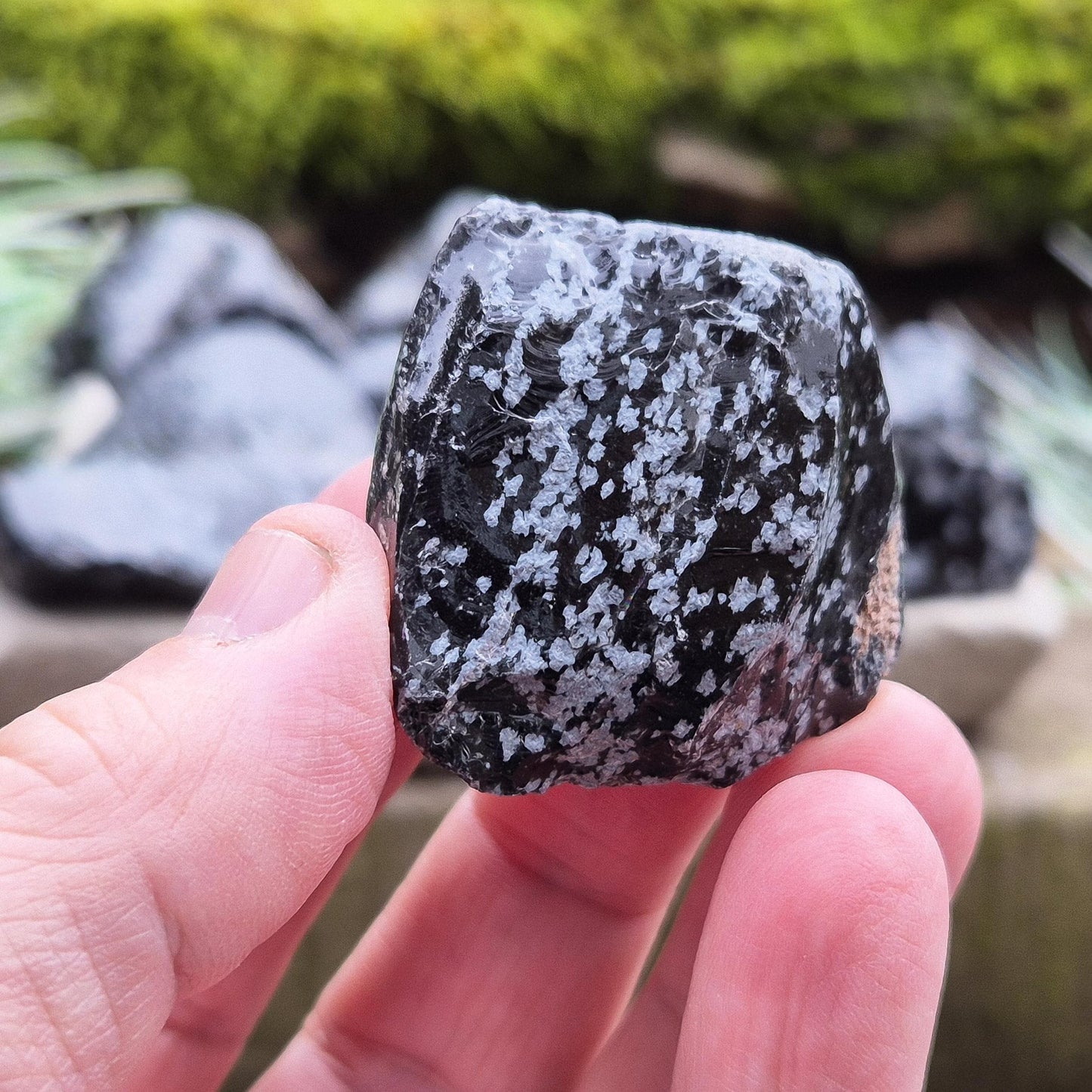 Raw Snowflake Obsidian stone, ideal for clearing mental clutter. A must-have for crystal lovers, healers and collectors.