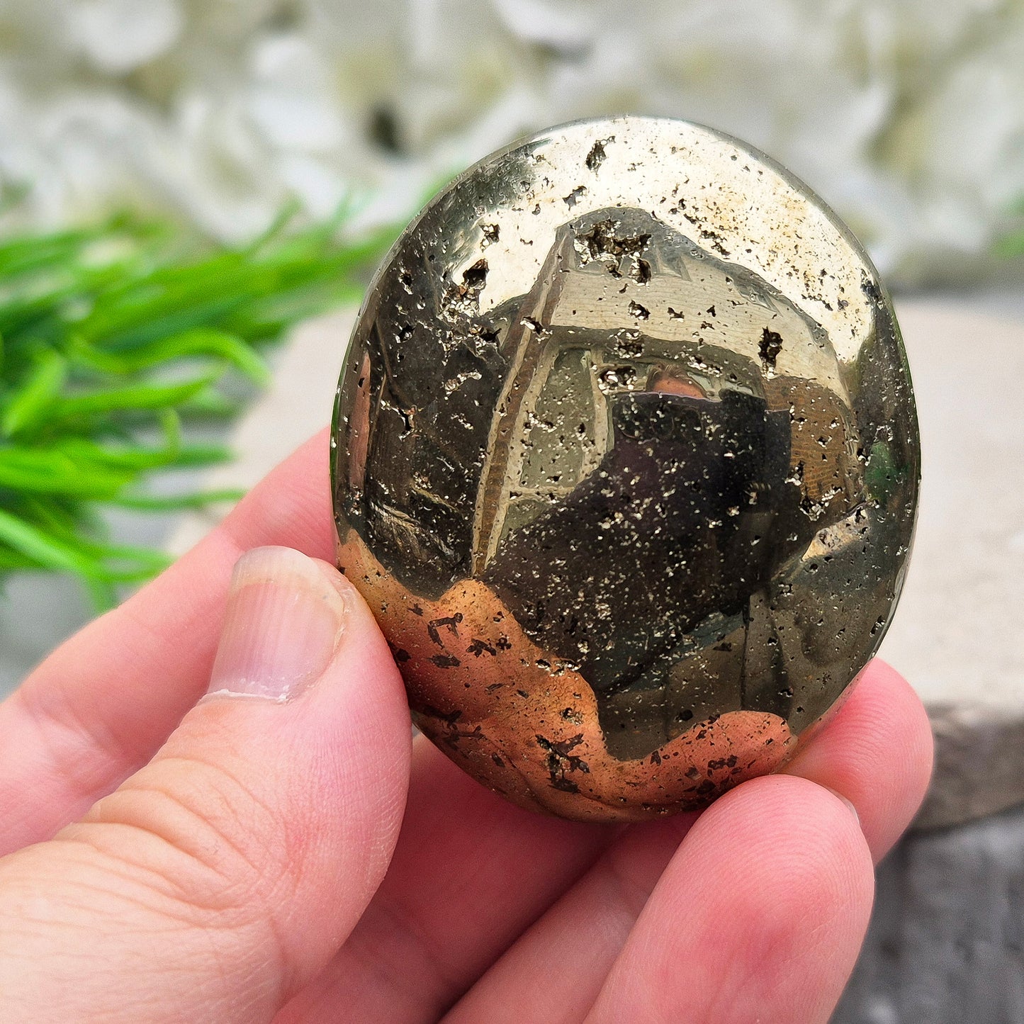Sparkling Pyrite palmstone from Brazil. A crystal of protection, confidence, and focus—ideal for creativity, insight, and shielding from negativity. 