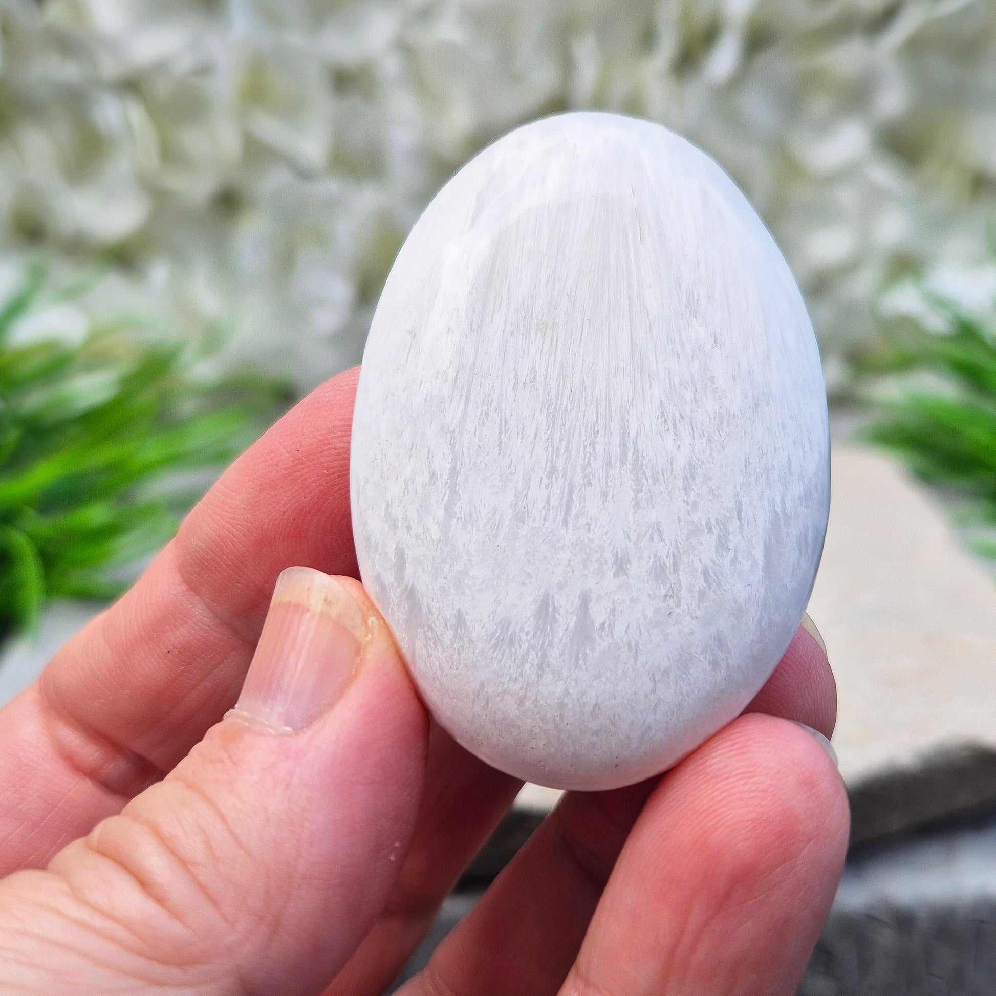 Soothing Scolecite for serenity and balance. Supports meditation, relaxation, and emotional healing with its soft, high-vibrational energy.