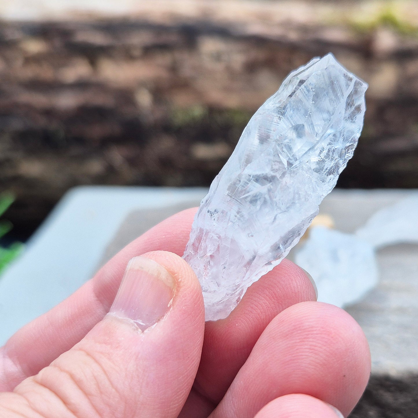Natural Satyaloka Quartz – high-vibration crystal aligned to crown and higher crown chakras, ideal for deep spiritual healing and conscious evolution.