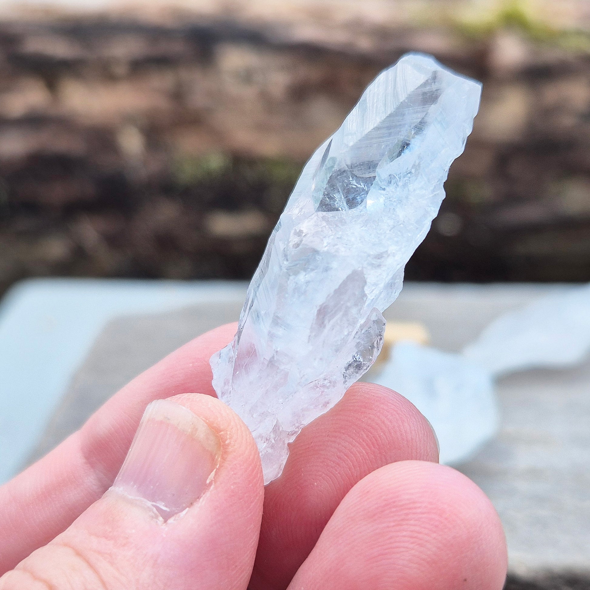 Natural Satyaloka Quartz – high-vibration crystal aligned to crown and higher crown chakras, ideal for deep spiritual healing and conscious evolution.