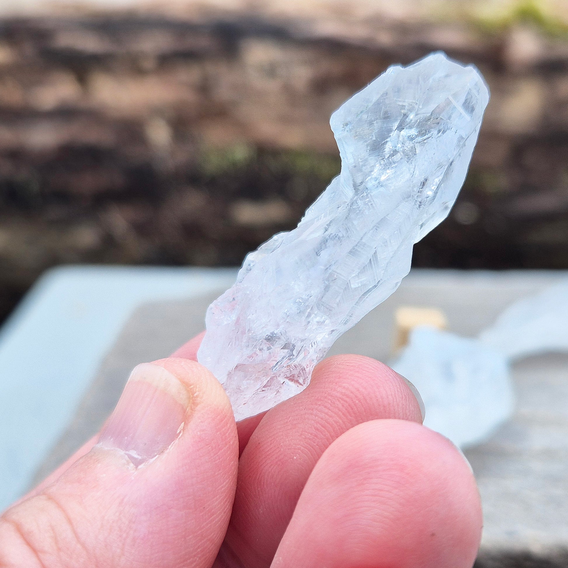 Natural Satyaloka Quartz – high-vibration crystal aligned to crown and higher crown chakras, ideal for deep spiritual healing and conscious evolution.