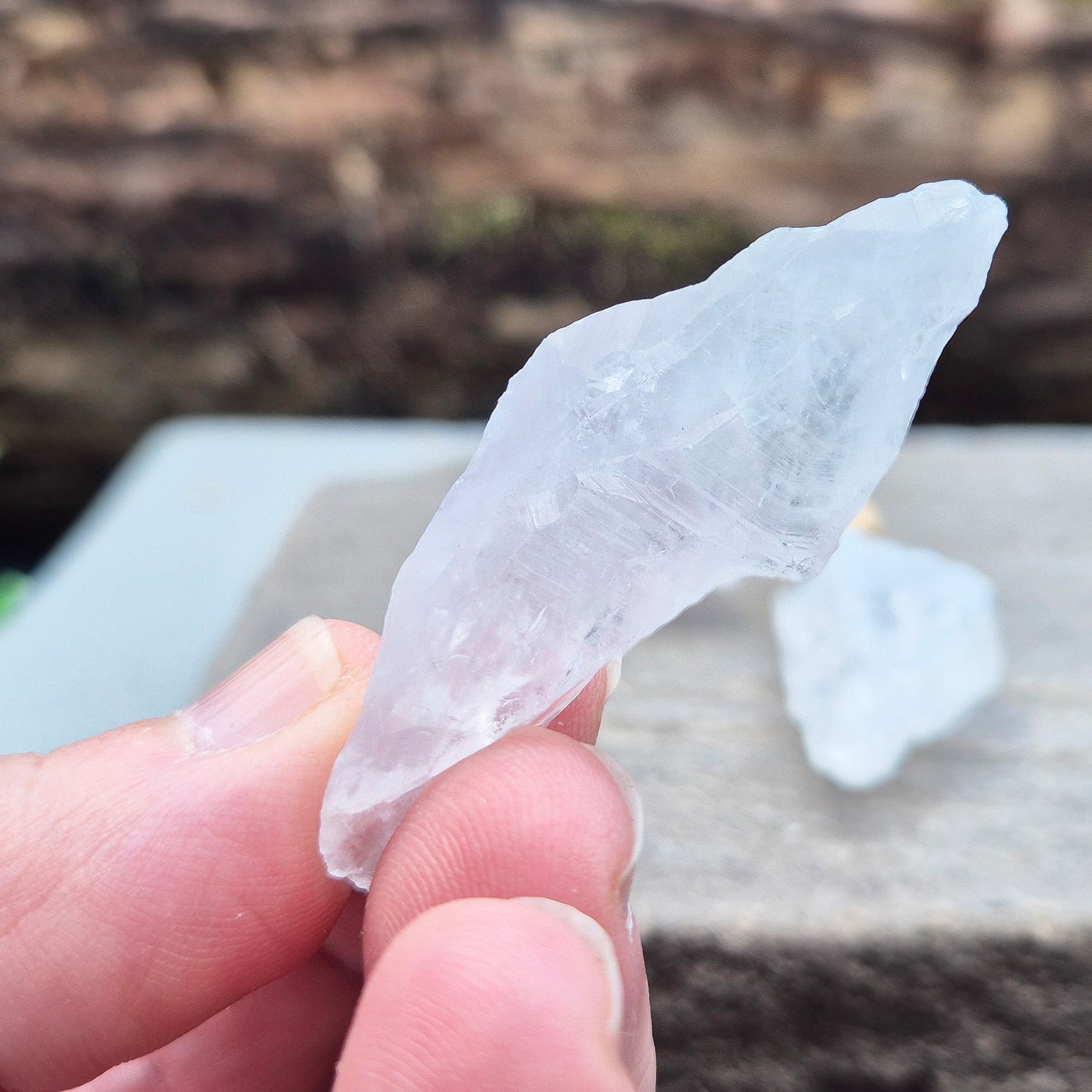 Natural Satyaloka Quartz – high-vibration crystal aligned to crown and higher crown chakras, ideal for deep spiritual healing and conscious evolution.