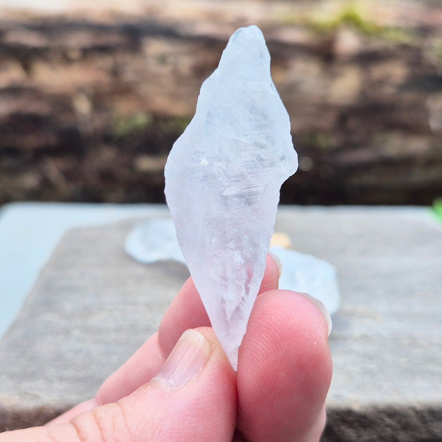 Natural Satyaloka Quartz – high-vibration crystal aligned to crown and higher crown chakras, ideal for deep spiritual healing and conscious evolution.
