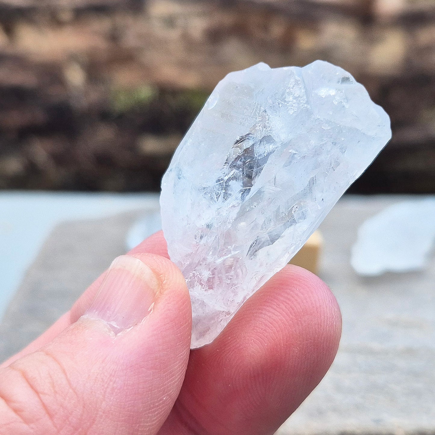 Natural Satyaloka Quartz – high-vibration crystal aligned to crown and higher crown chakras, ideal for deep spiritual healing and conscious evolution.