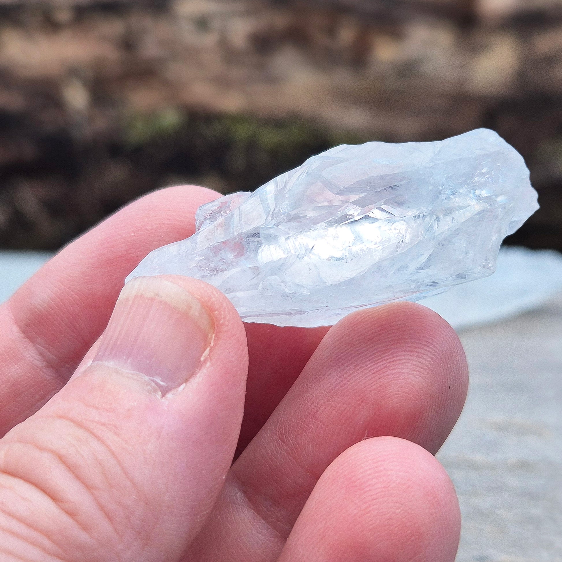 Natural Satyaloka Quartz – high-vibration crystal aligned to crown and higher crown chakras, ideal for deep spiritual healing and conscious evolution.