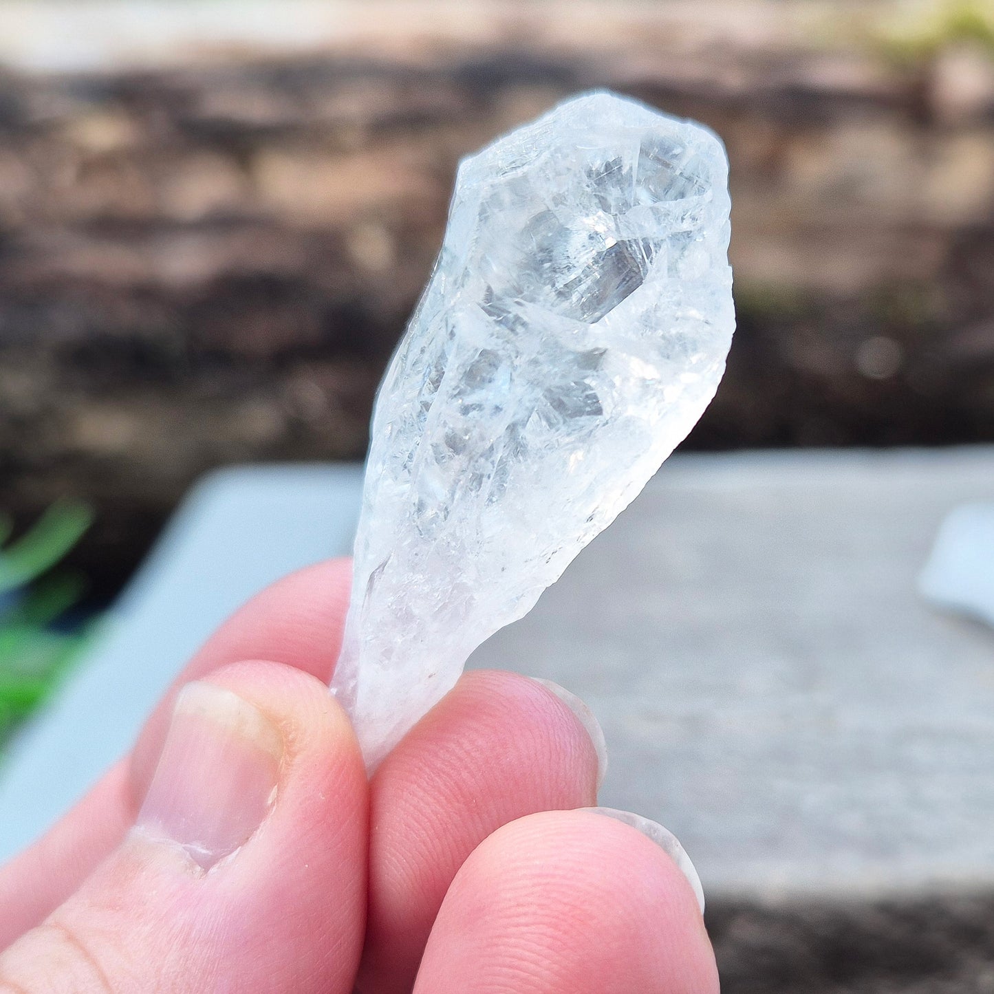 Natural Satyaloka Quartz – high-vibration crystal aligned to crown and higher crown chakras, ideal for deep spiritual healing and conscious evolution.
