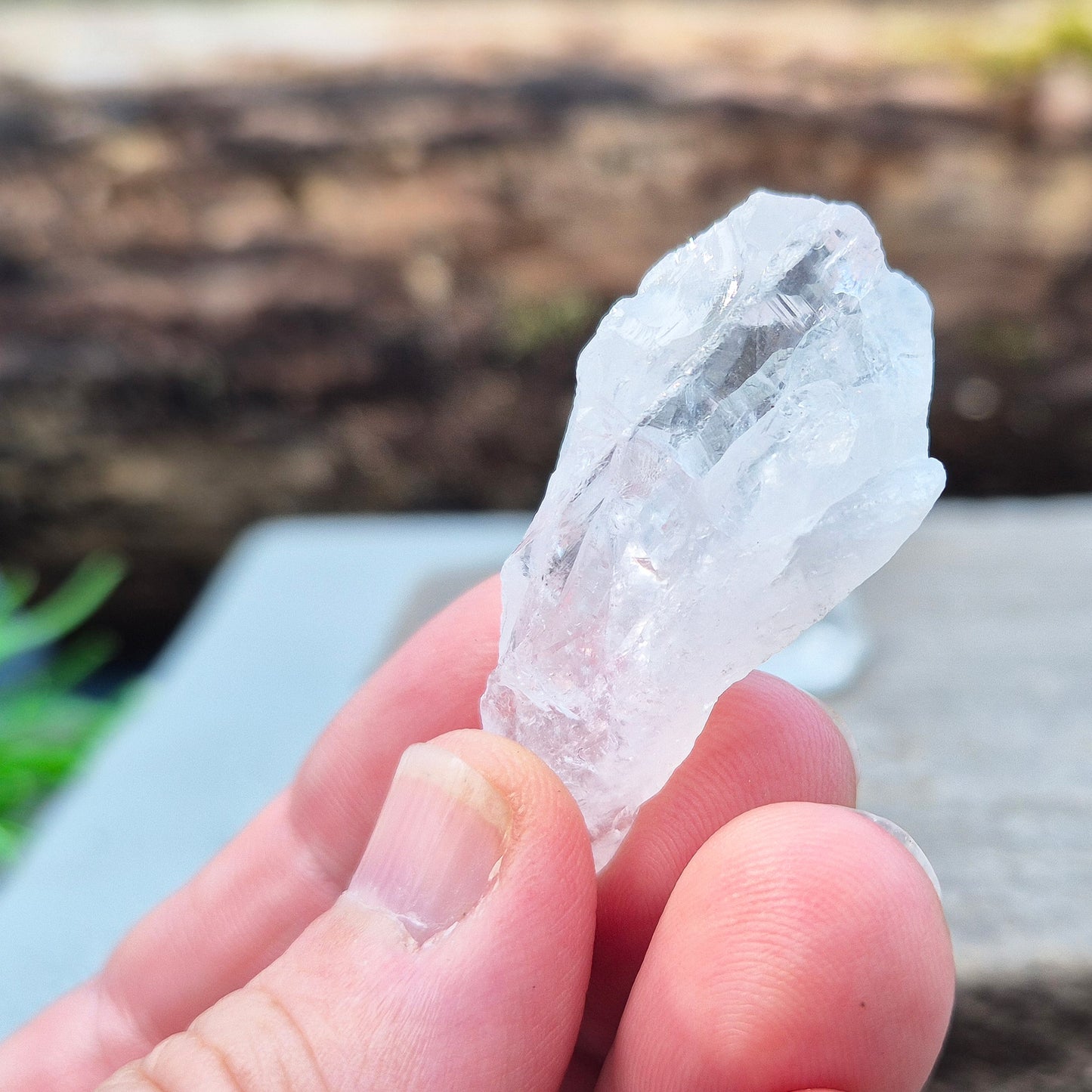 Natural Satyaloka Quartz – high-vibration crystal aligned to crown and higher crown chakras, ideal for deep spiritual healing and conscious evolution.