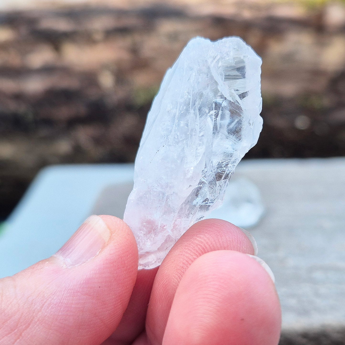 Natural Satyaloka Quartz – high-vibration crystal aligned to crown and higher crown chakras, ideal for deep spiritual healing and conscious evolution.