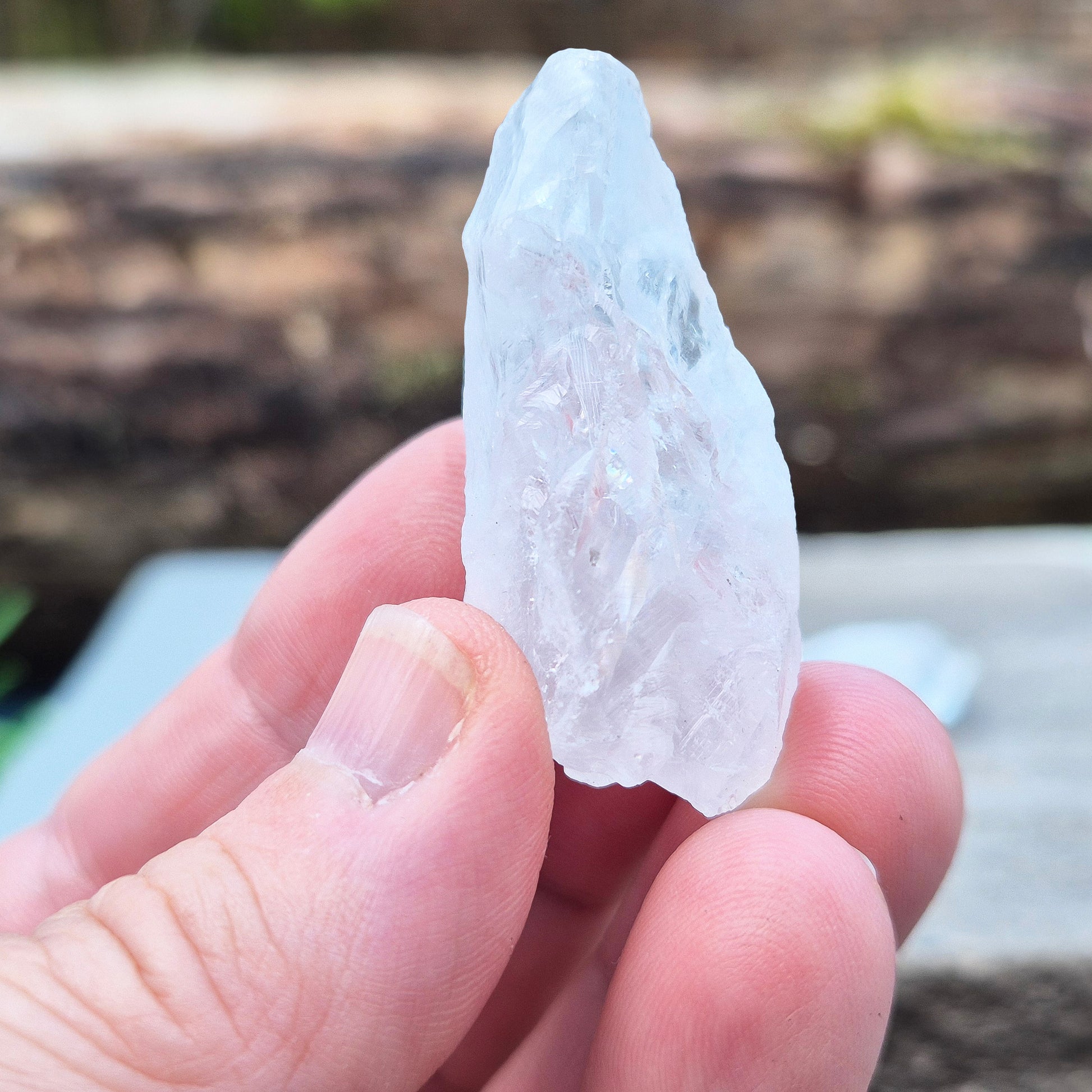 Natural Satyaloka Quartz – high-vibration crystal aligned to crown and higher crown chakras, ideal for deep spiritual healing and conscious evolution.