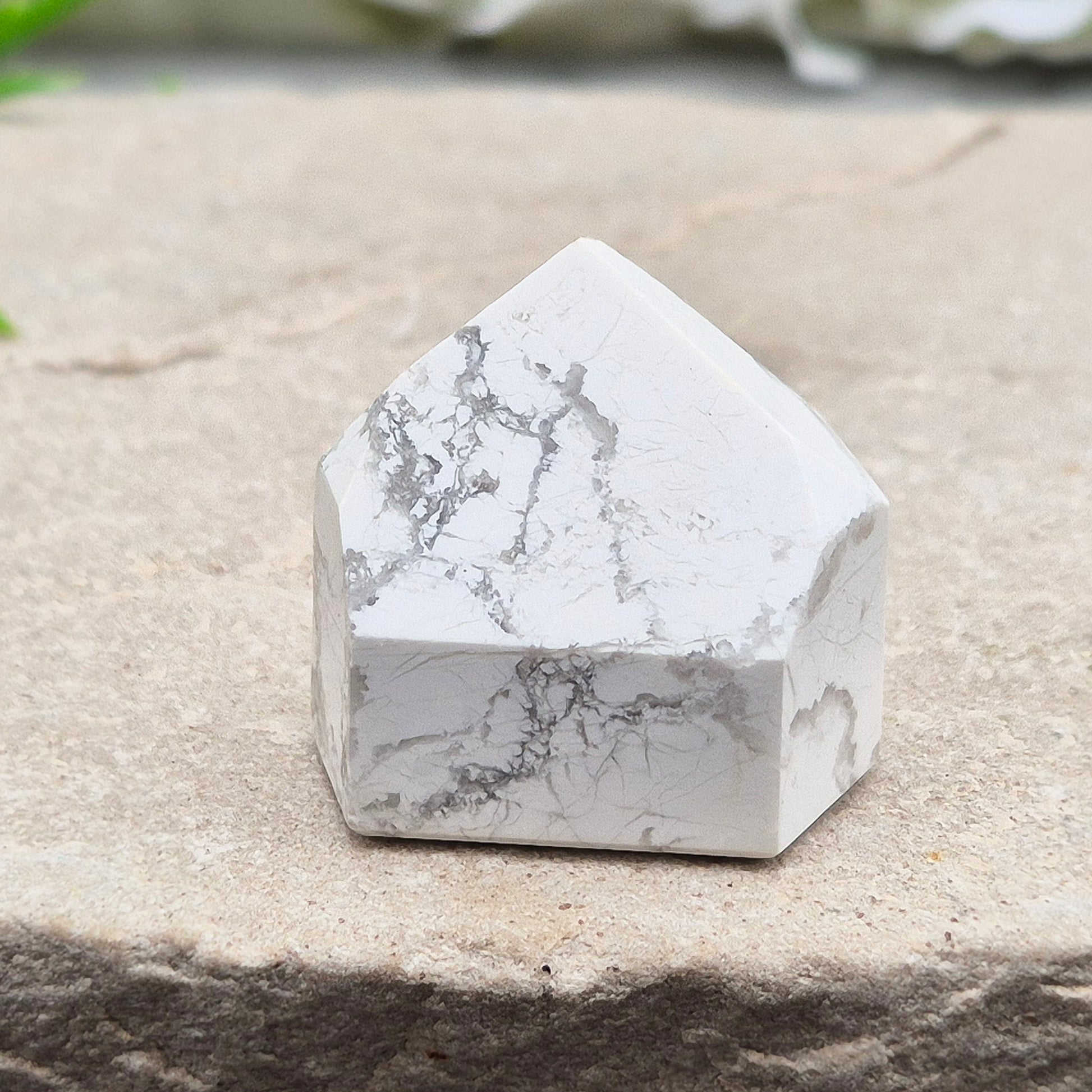 Howlite crystal point for calm, focus, and emotional balance. Perfect for meditation, healing spaces, or crystal collections.