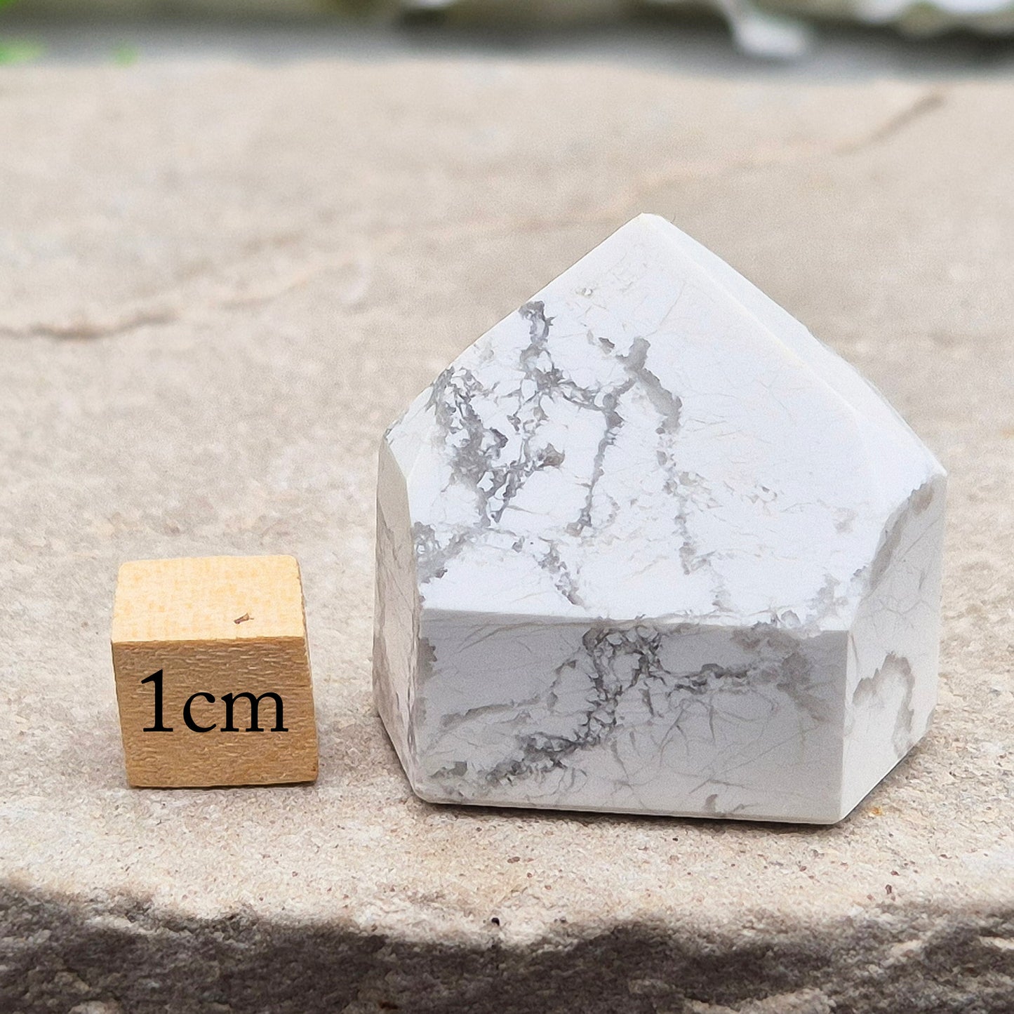 Howlite crystal point for calm, focus, and emotional balance. Perfect for meditation, healing spaces, or crystal collections.