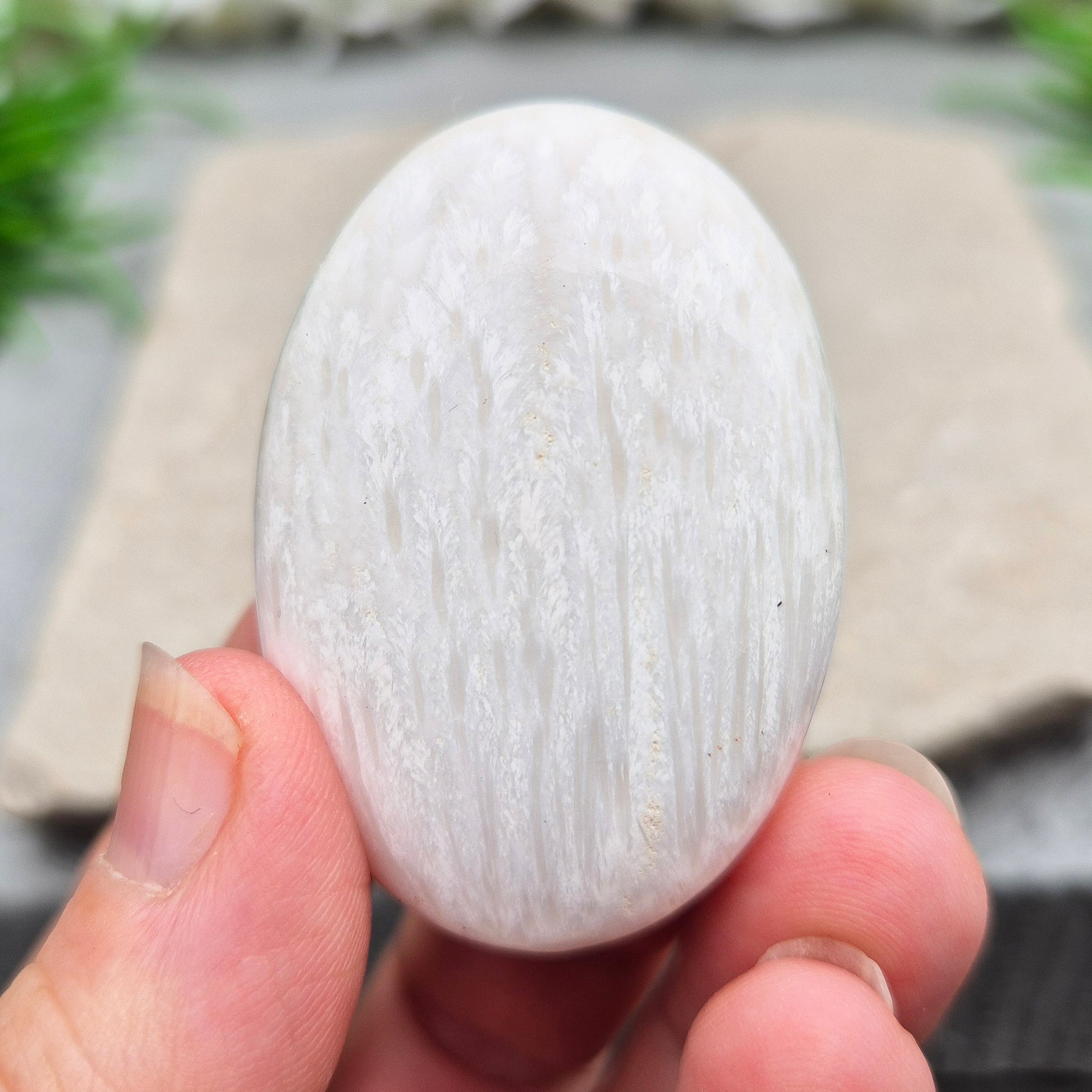 Soothing Scolecite for serenity and balance. Supports meditation, relaxation, and emotional healing with its soft, high-vibrational energy. 