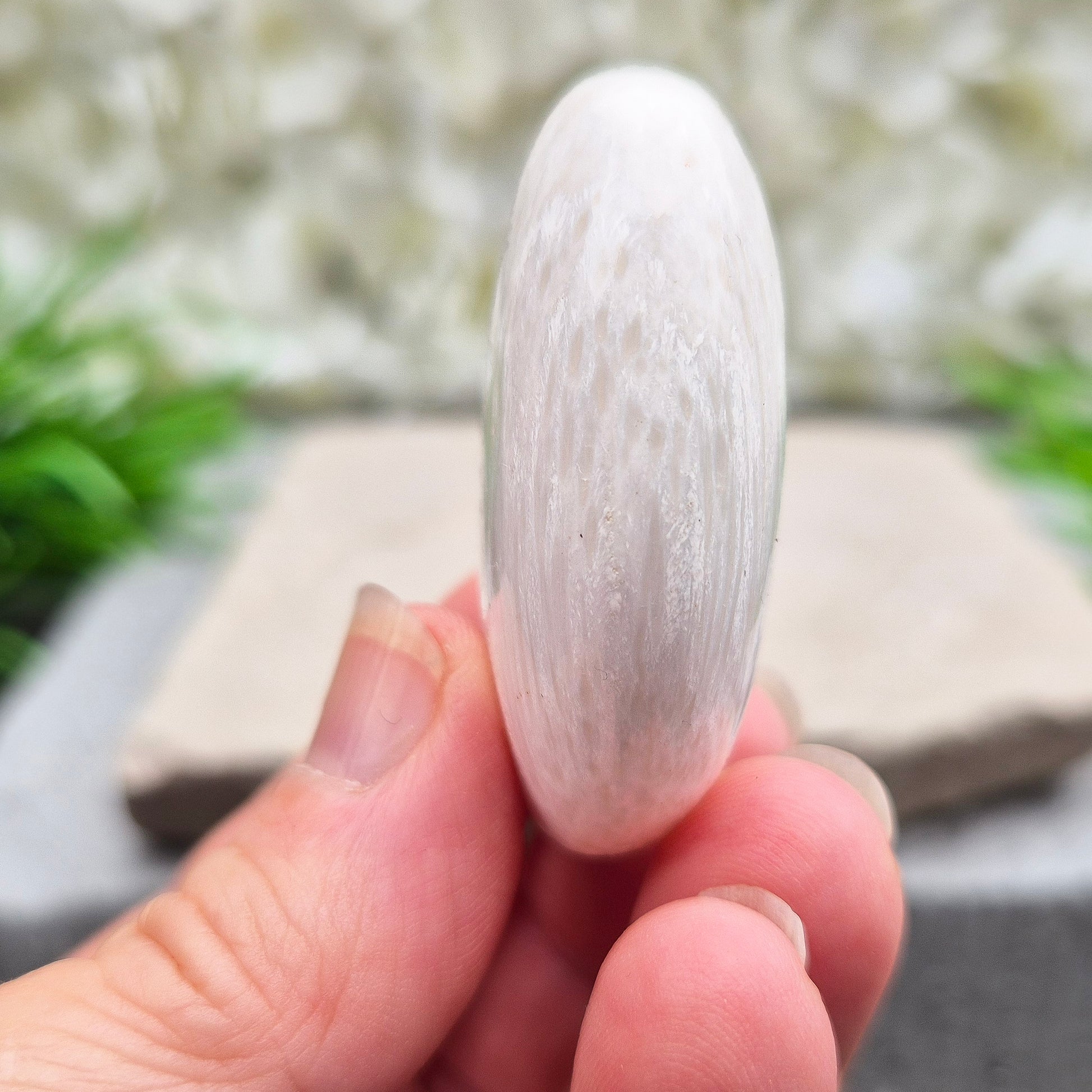 Soothing Scolecite for serenity and balance. Supports meditation, relaxation, and emotional healing with its soft, high-vibrational energy. 