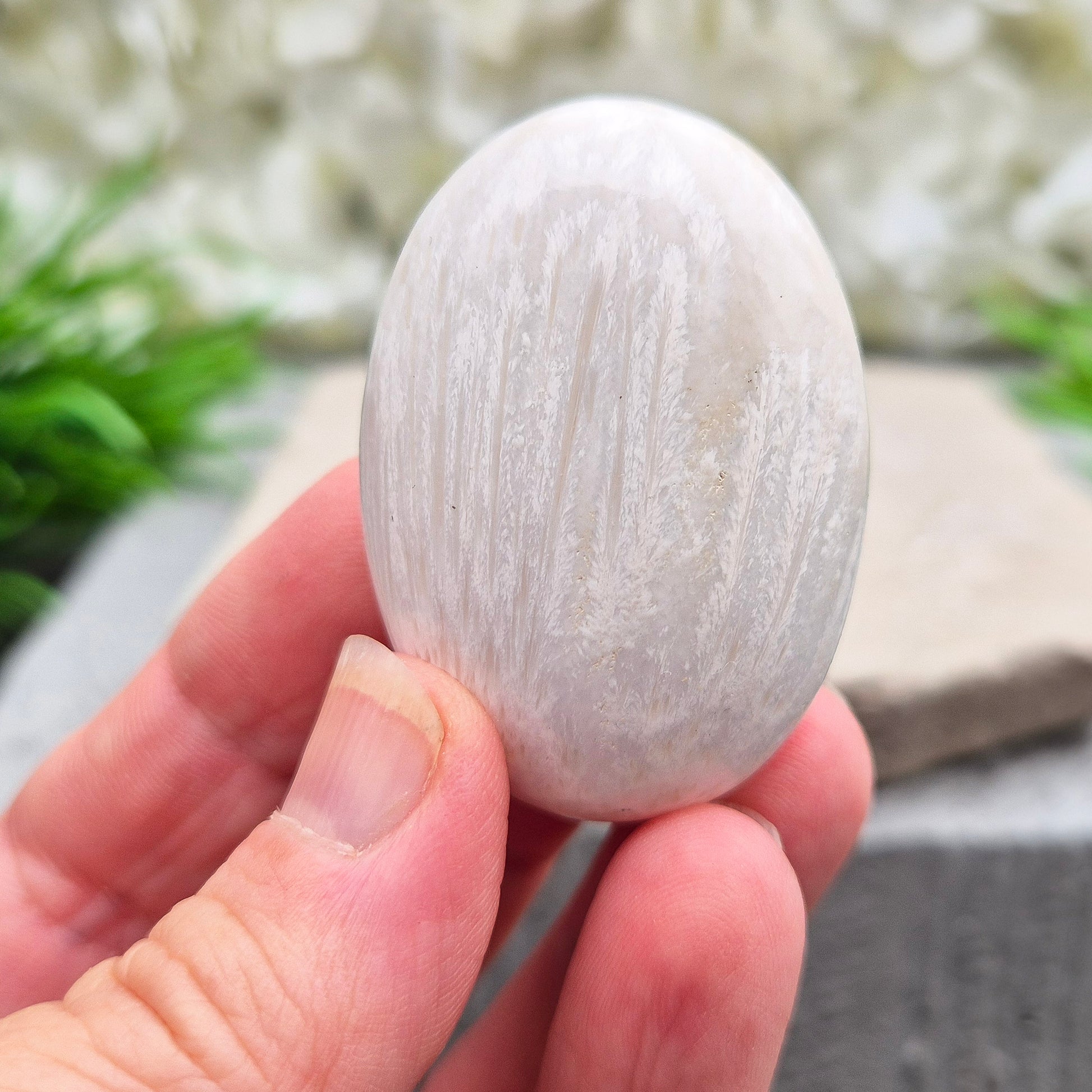 Soothing Scolecite for serenity and balance. Supports meditation, relaxation, and emotional healing with its soft, high-vibrational energy. 