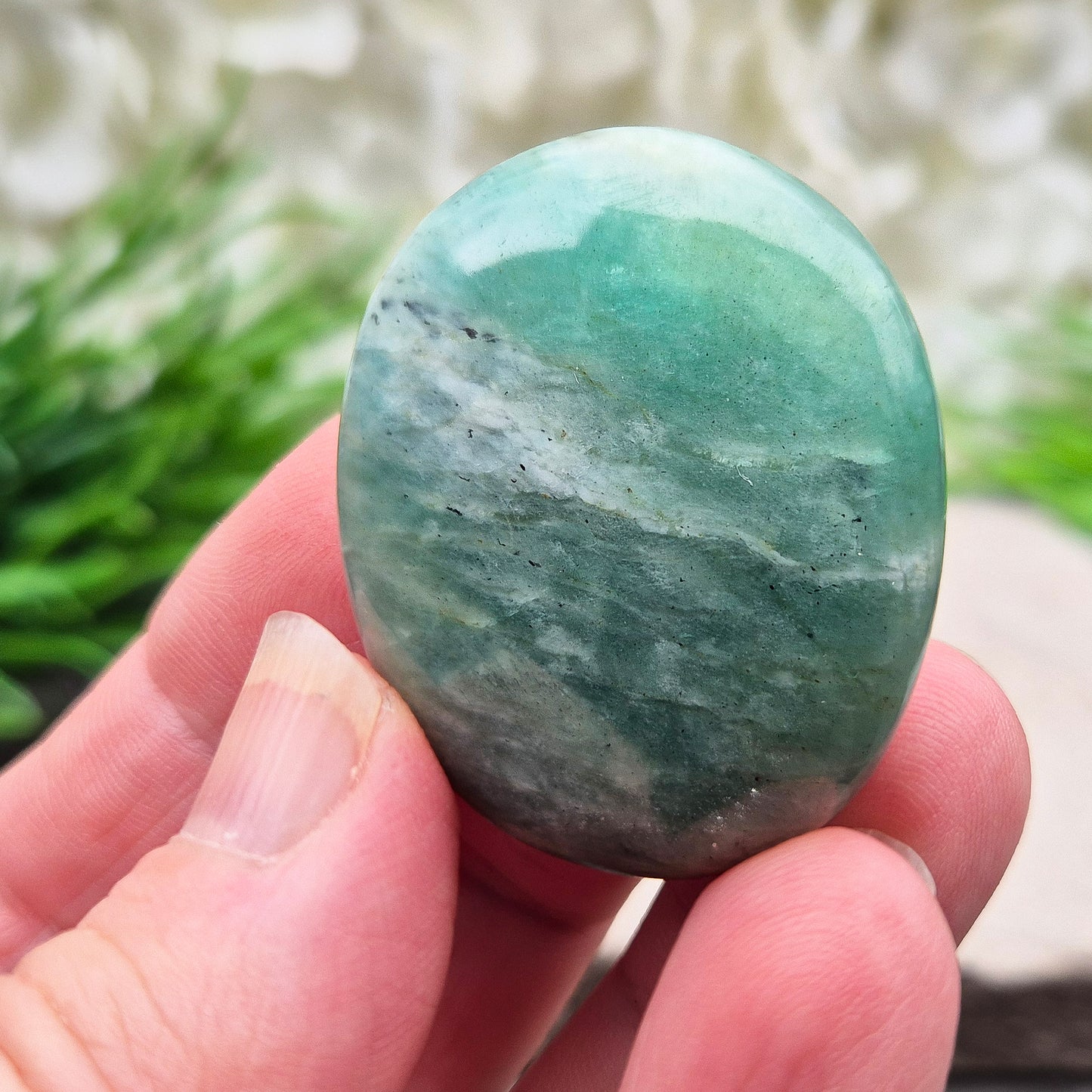 Soothing Amazonite galet to support calm, confidence, and honest expression. A gentle crystal for emotional balance and everyday support.