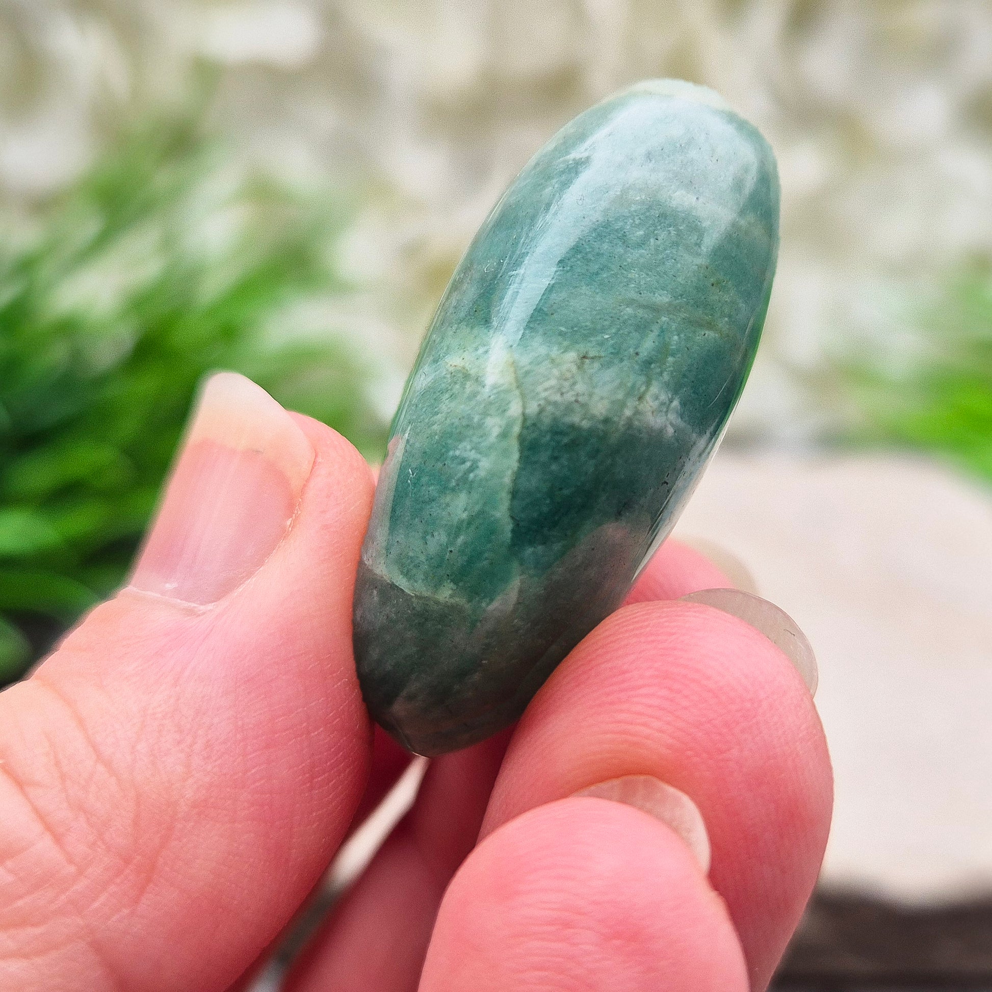 Soothing Amazonite galet to support calm, confidence, and honest expression. A gentle crystal for emotional balance and everyday support.