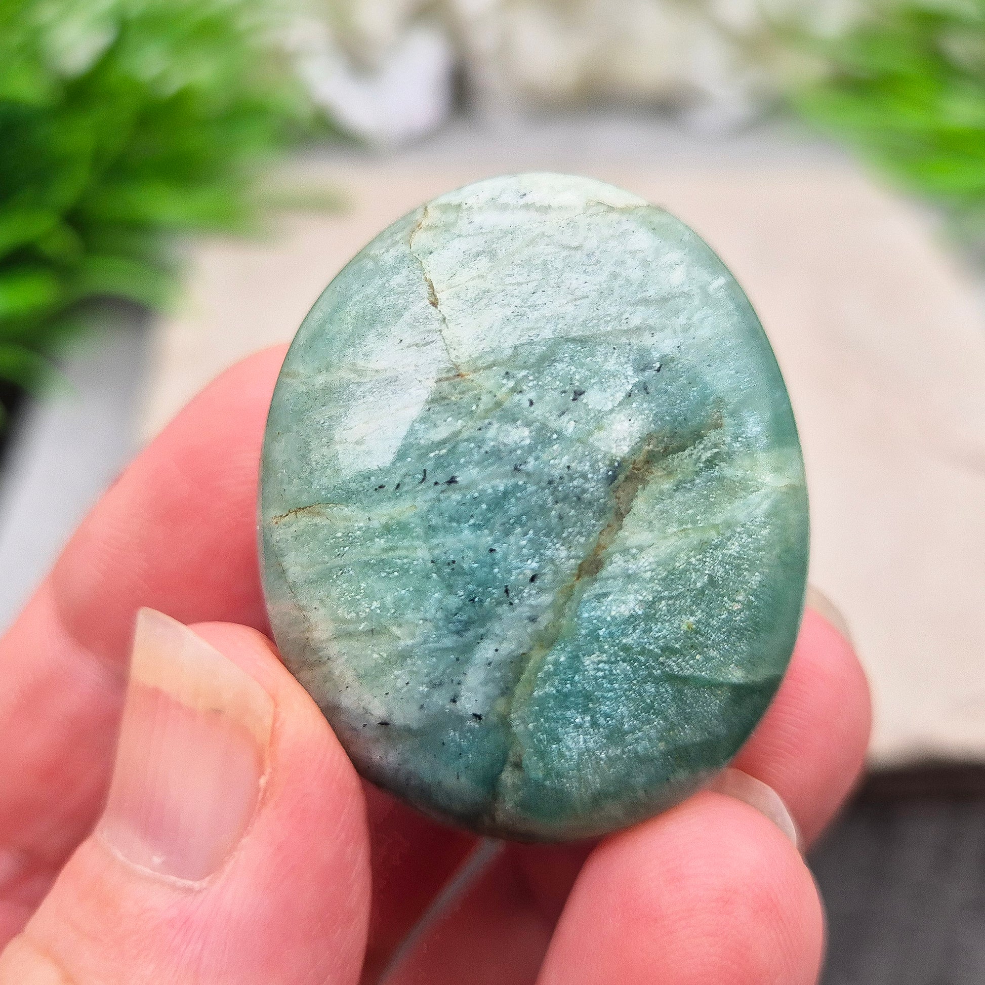 Soothing Amazonite galet to support calm, confidence, and honest expression. A gentle crystal for emotional balance and everyday support.